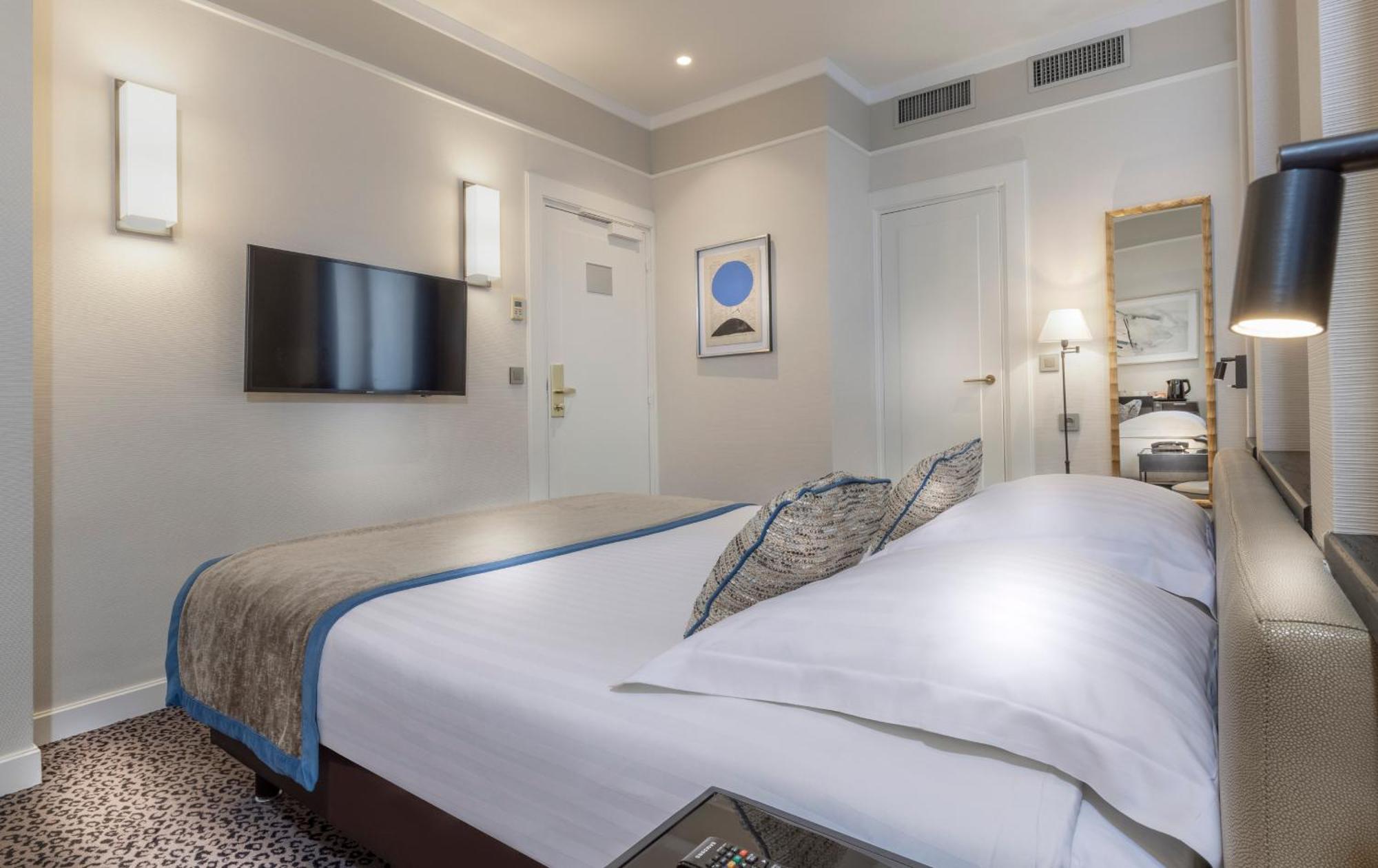 Prestige Room