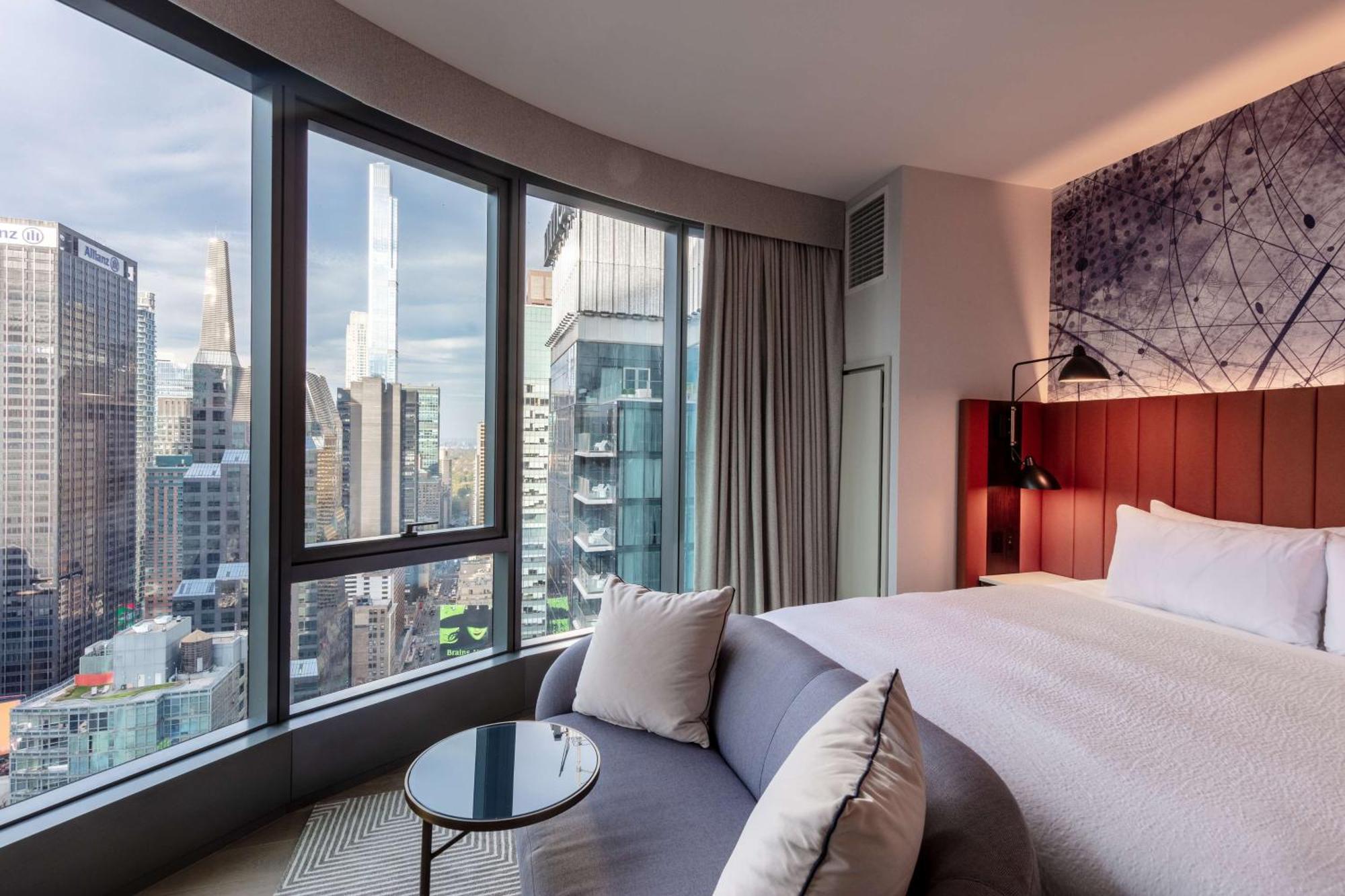 Alojamiento Esquinero Panorámico de 2 habitaciones con vistas a la plaza - Camas extragrandes - No fumadores