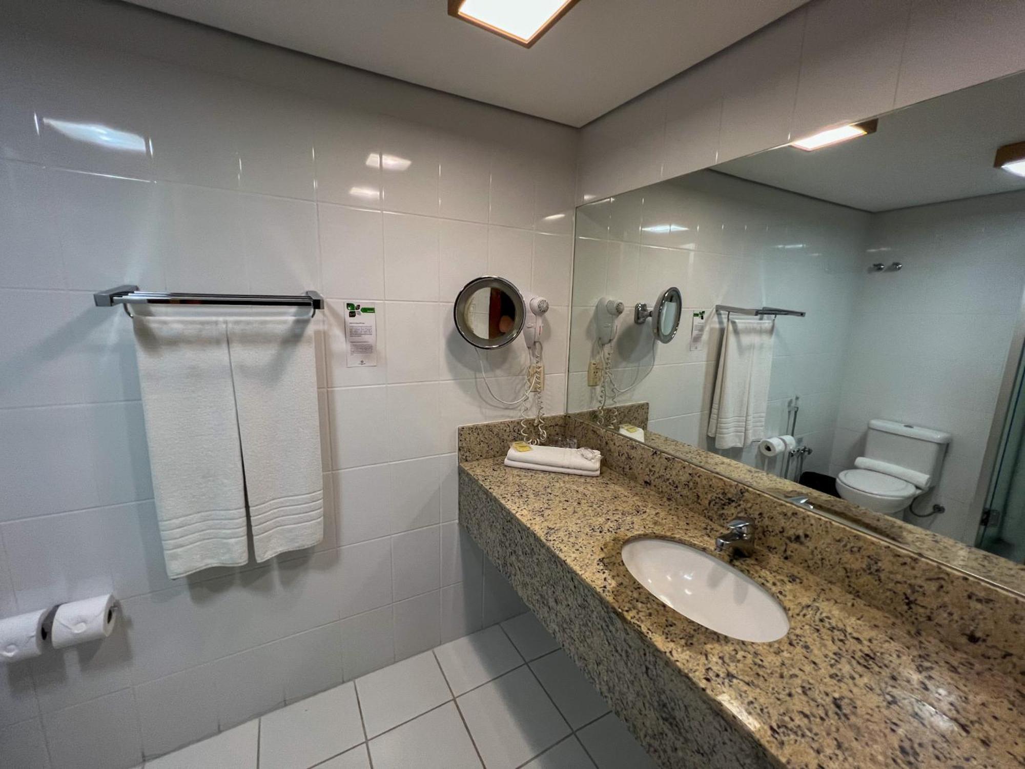 Quarto Econômico com 2 Camas de Solteiro