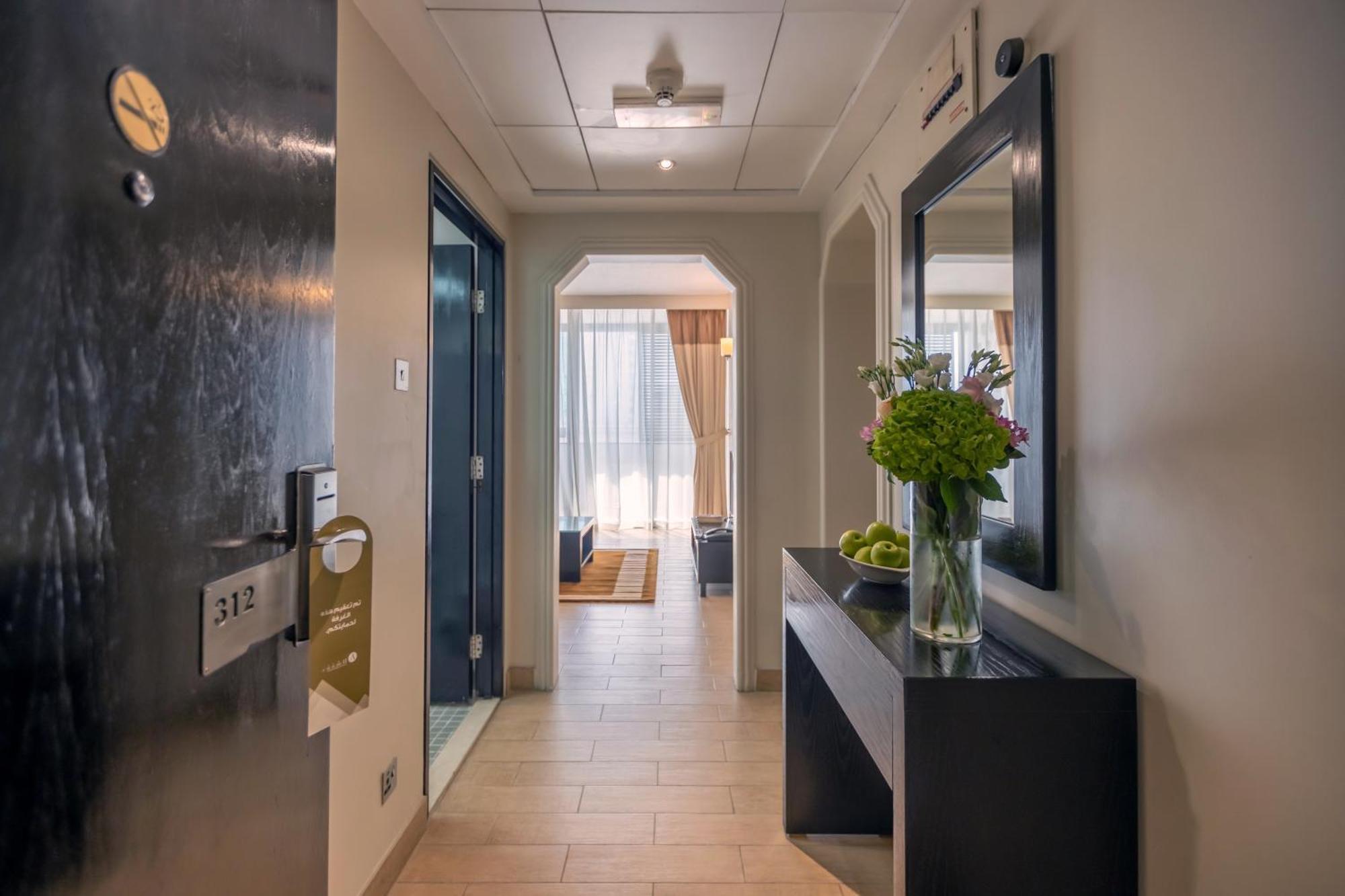 Deluxe One-Bedroom Apartment