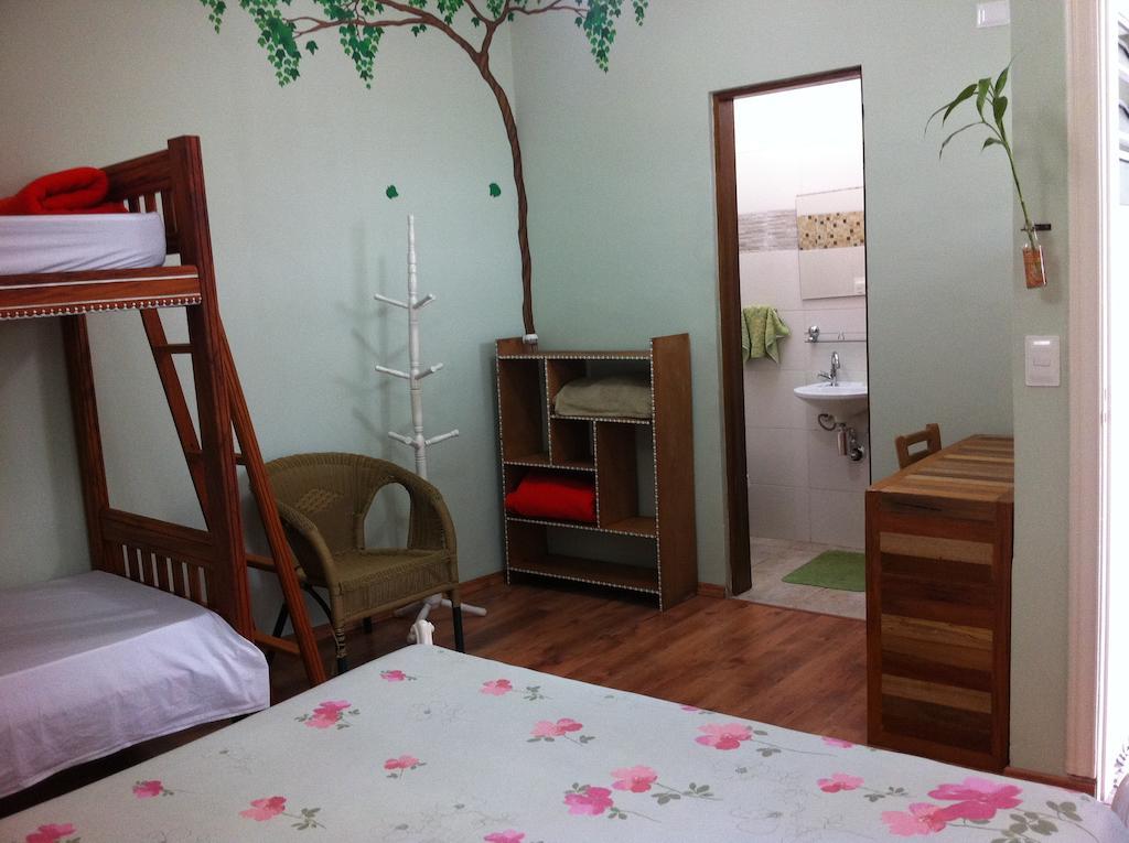 Quarto Grande com Cama de Casal ou 2 de Solteiro