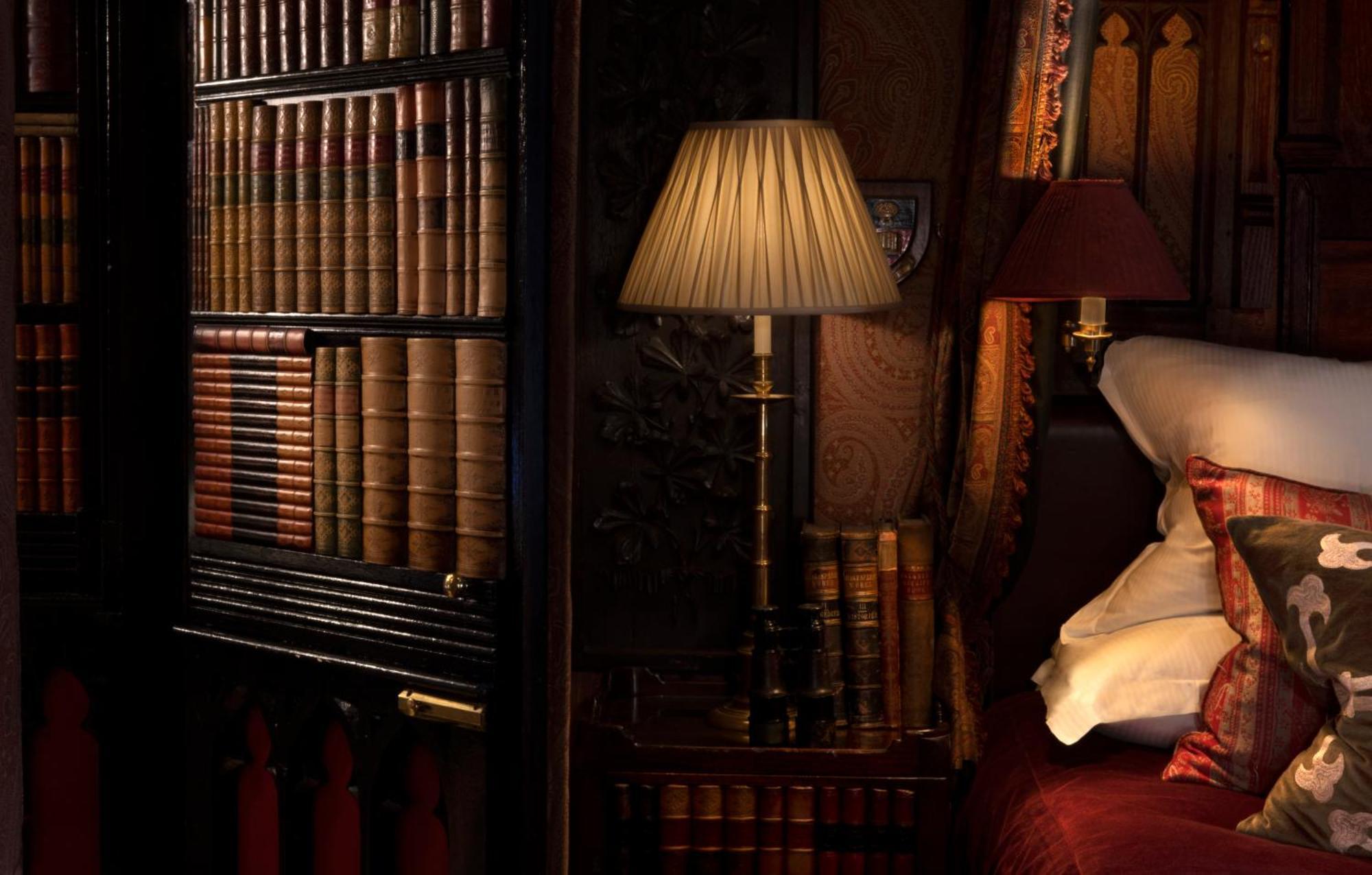 Deluxe Suite Library