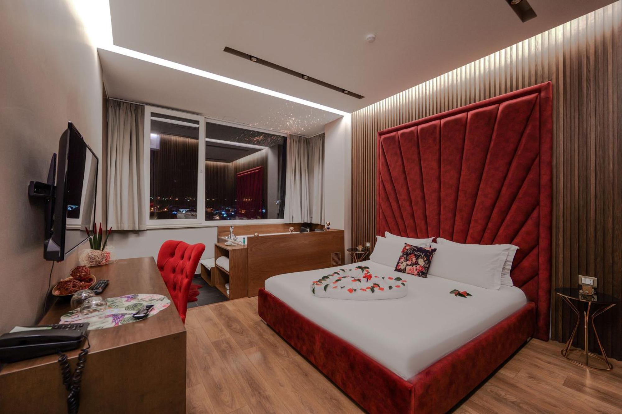 Deluxe Double Room Private Jacuzzi