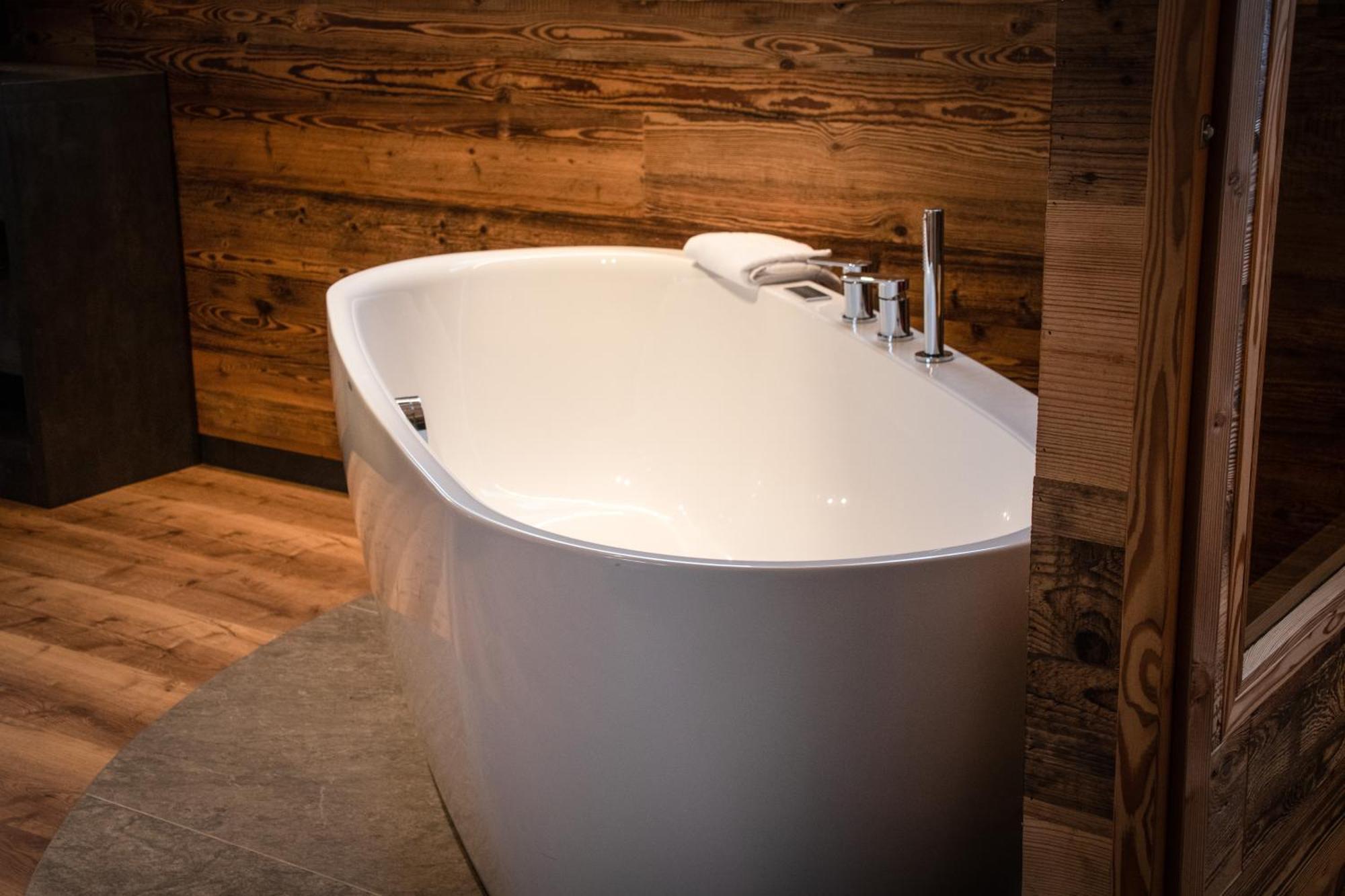 Deluxe Suite with Spa Bath,1544270212:JPEG