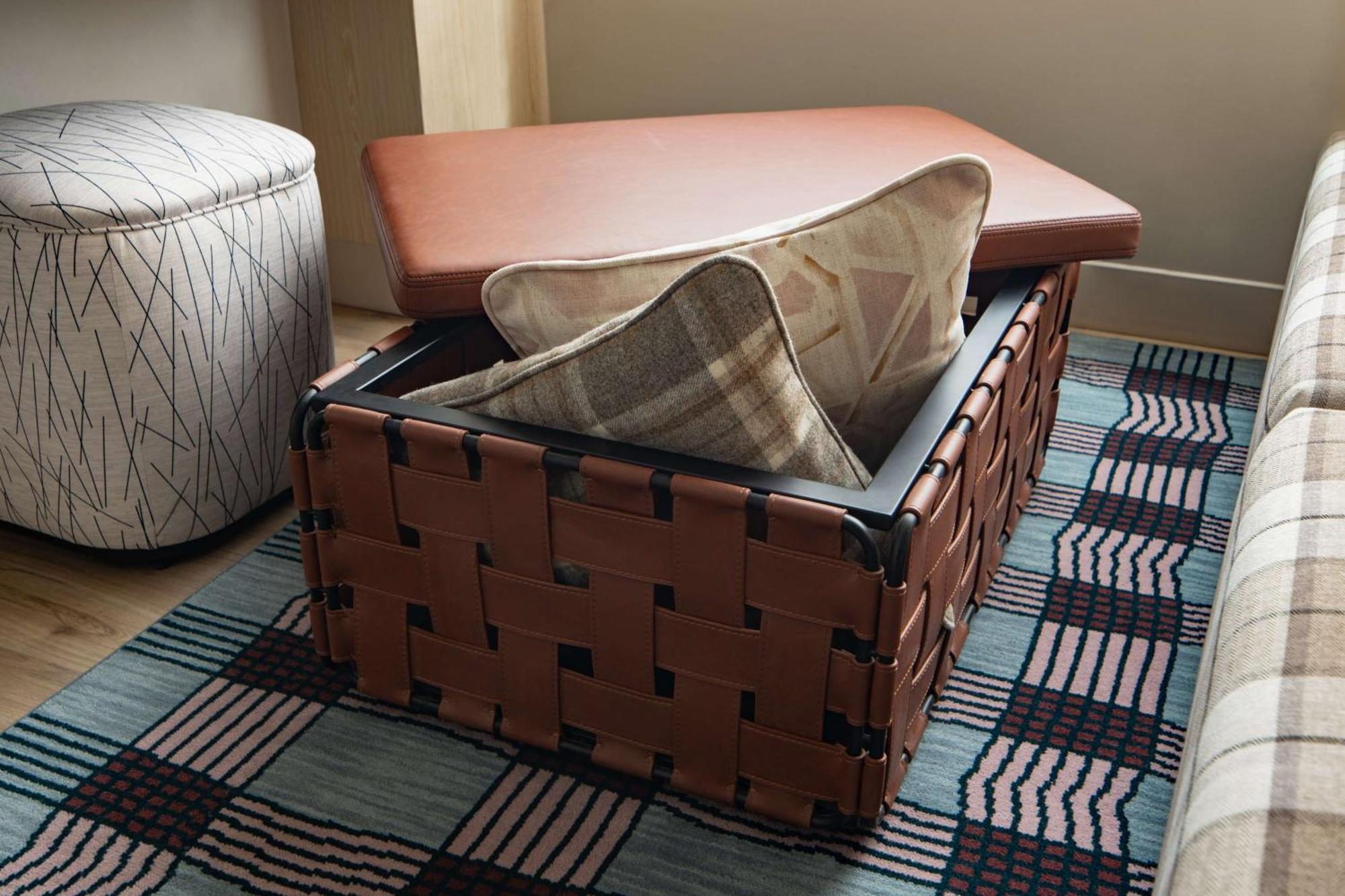 Zimmer mit Queensize-Bett, Stadtblick und Wandbett