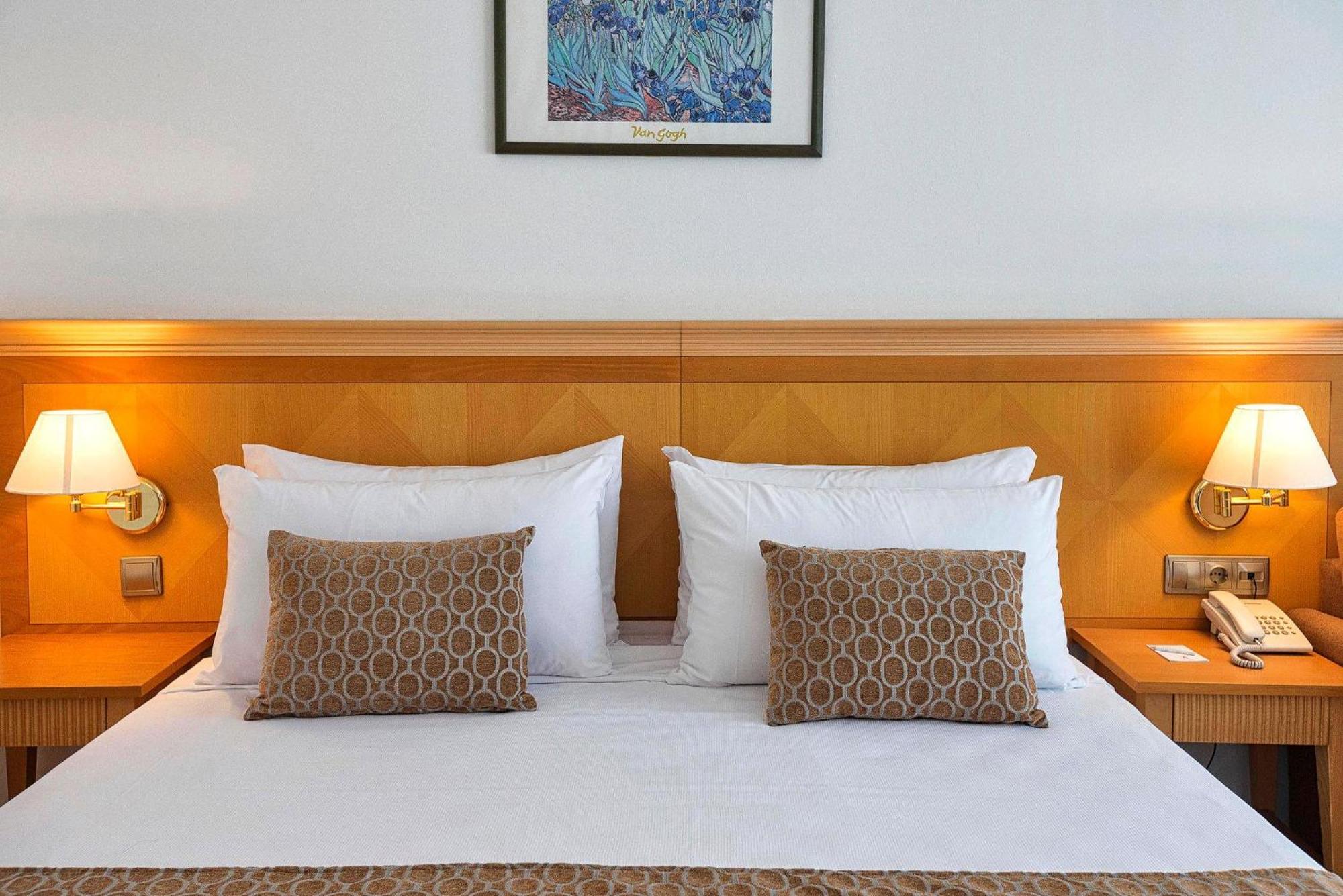 Double Room (2 Adults),1546425067:JPEG
