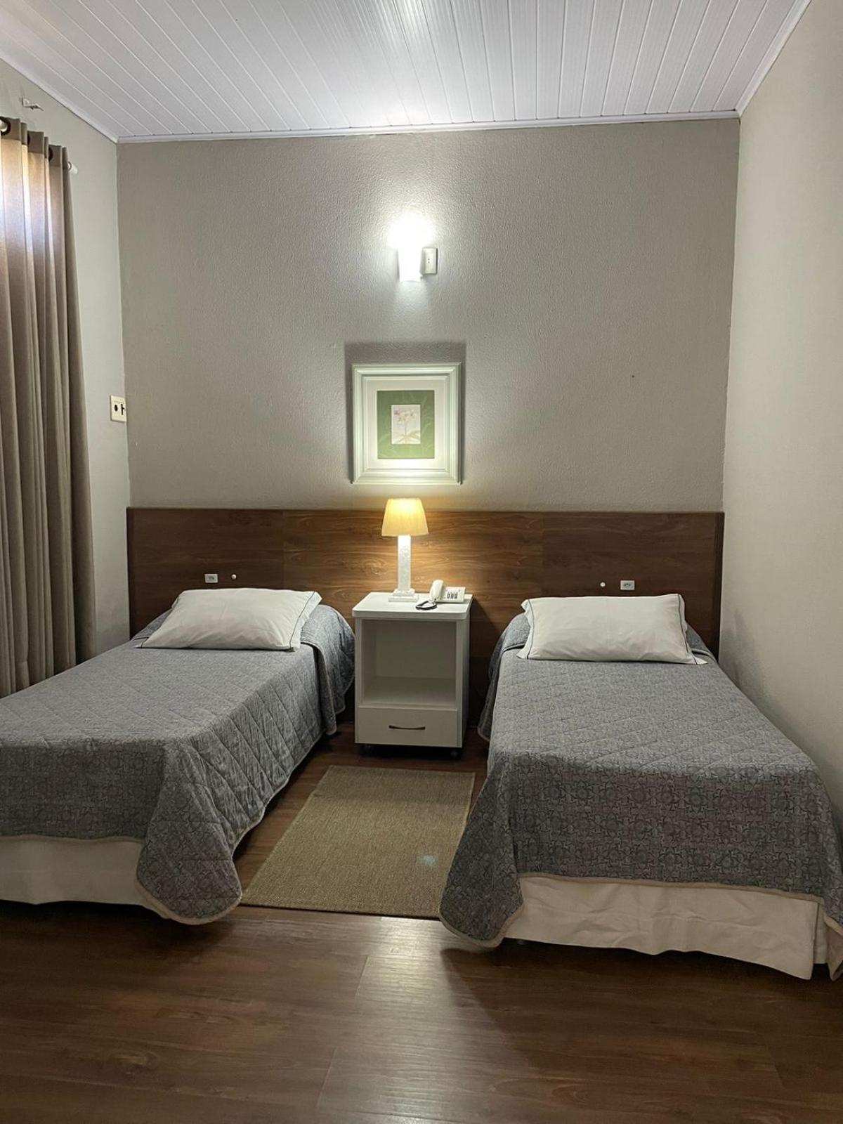 Quarto Standard com Cama de Casal ou 2 de Solteiro
