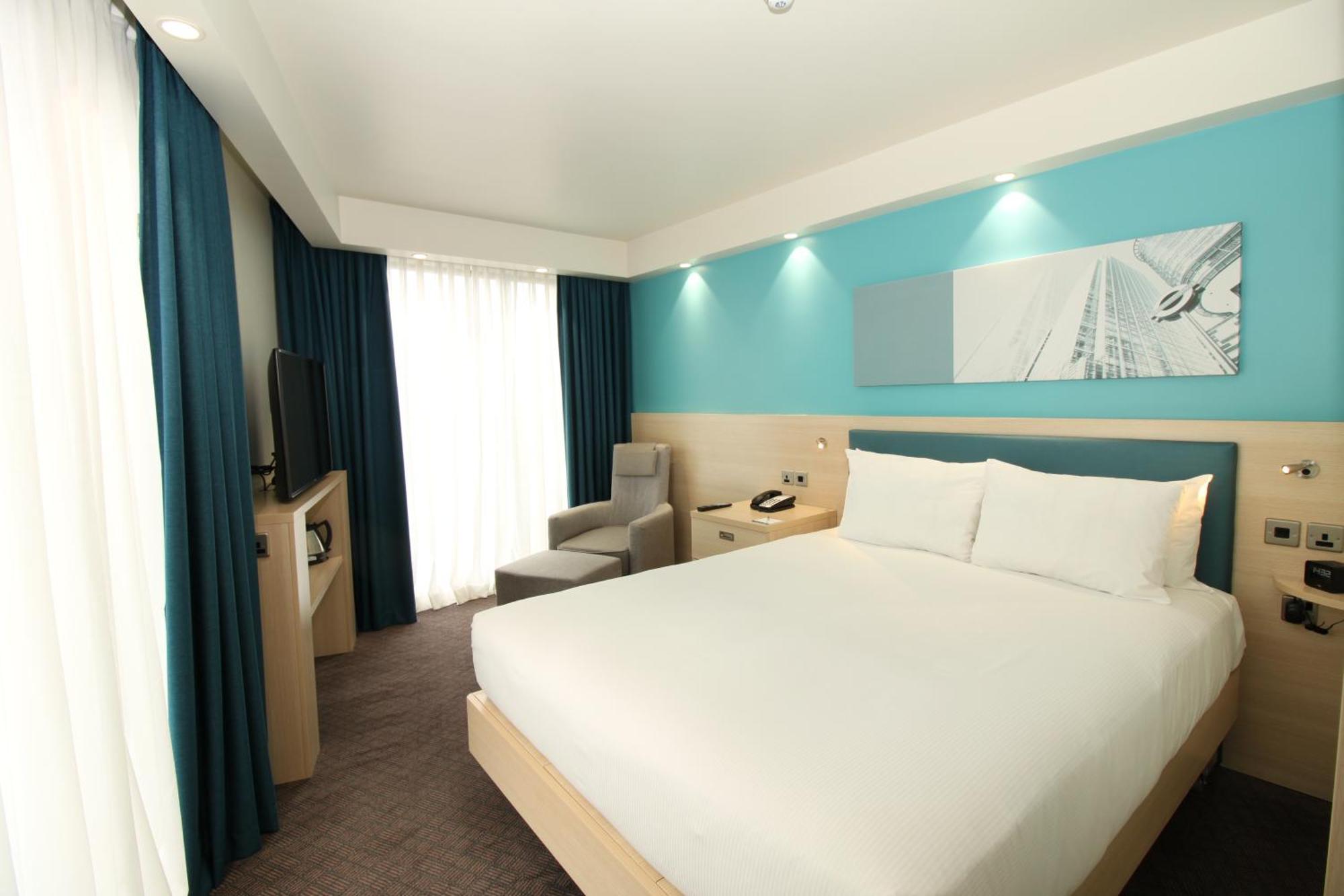 Corner Queen Room
