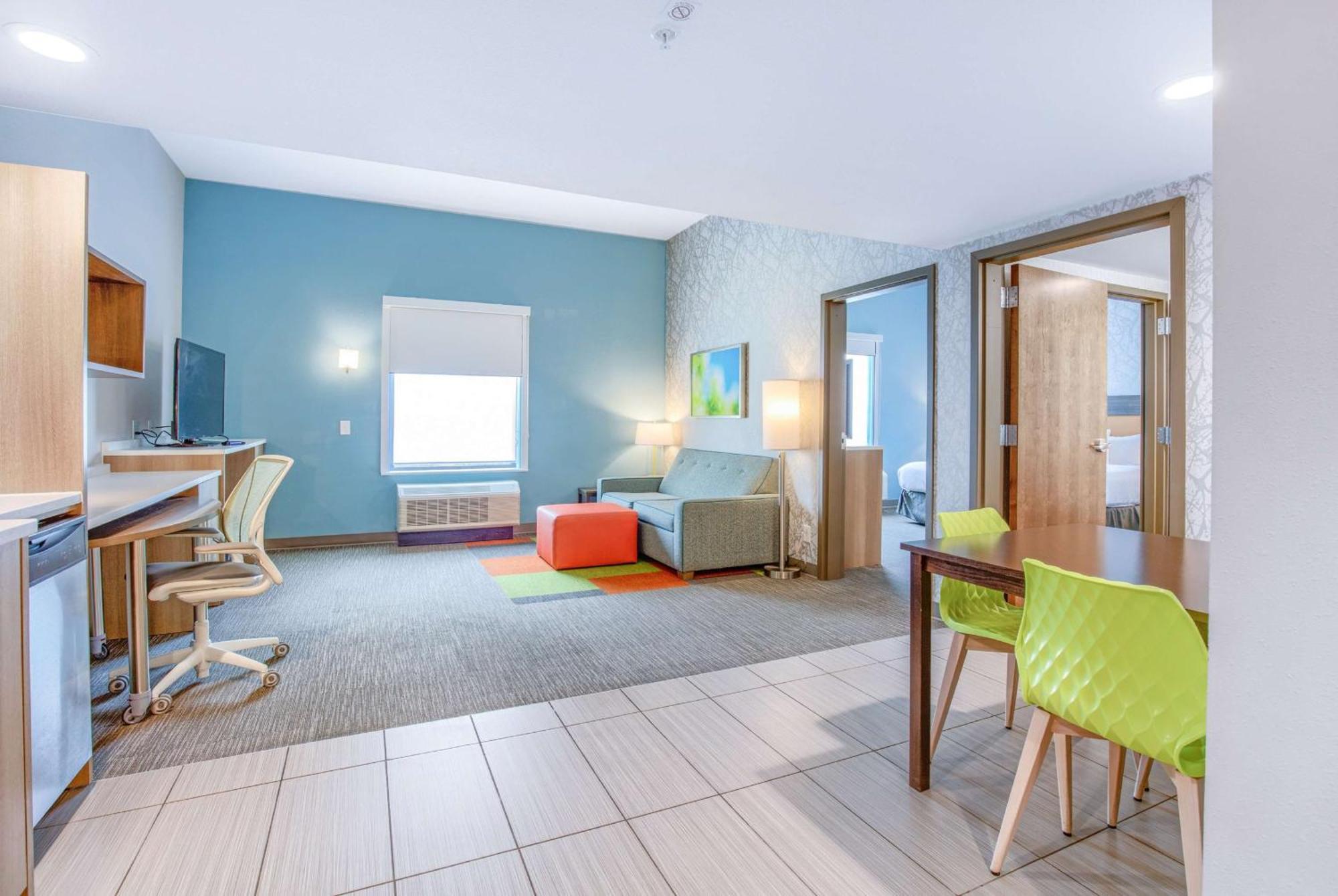 One-Bedroom King Suite - Non-Smoking,1551416257:JPEG