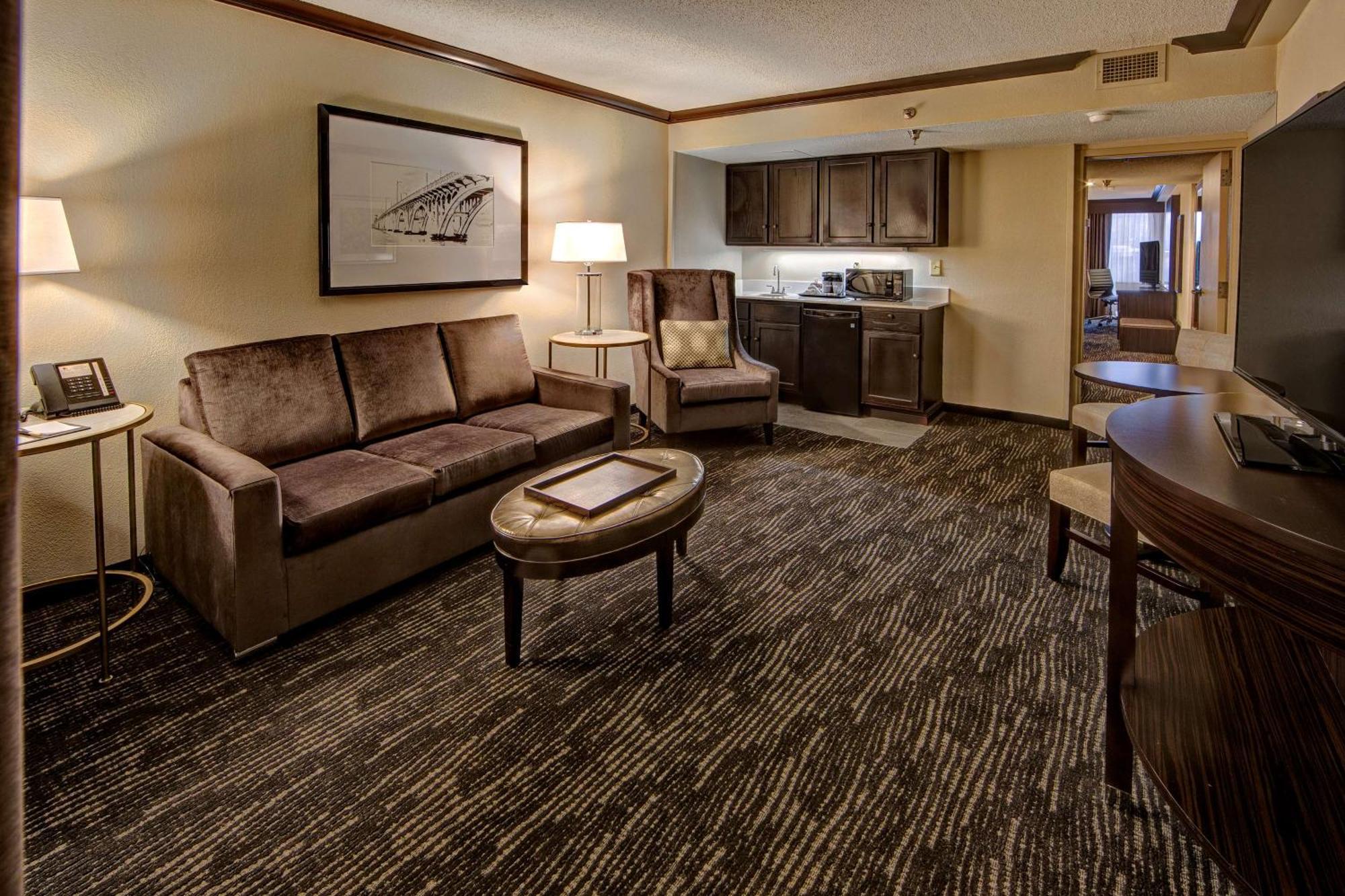 Two-Bedroom Queen Suite with Sofa Bed,1551693124:JPEG