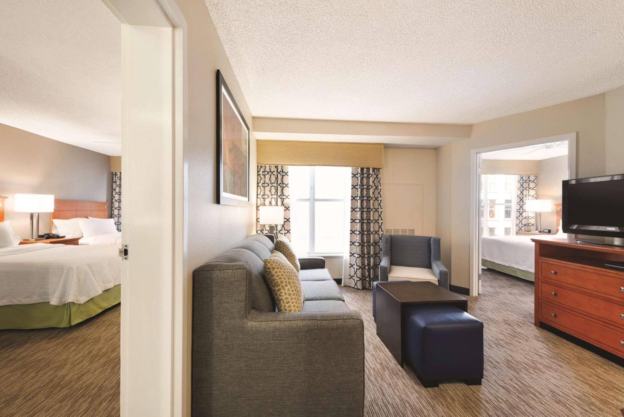 Two-Bedroom Suite with One King and Two Double Beds with Sofa Bed - Non-Smoking,1552295452:JPEG