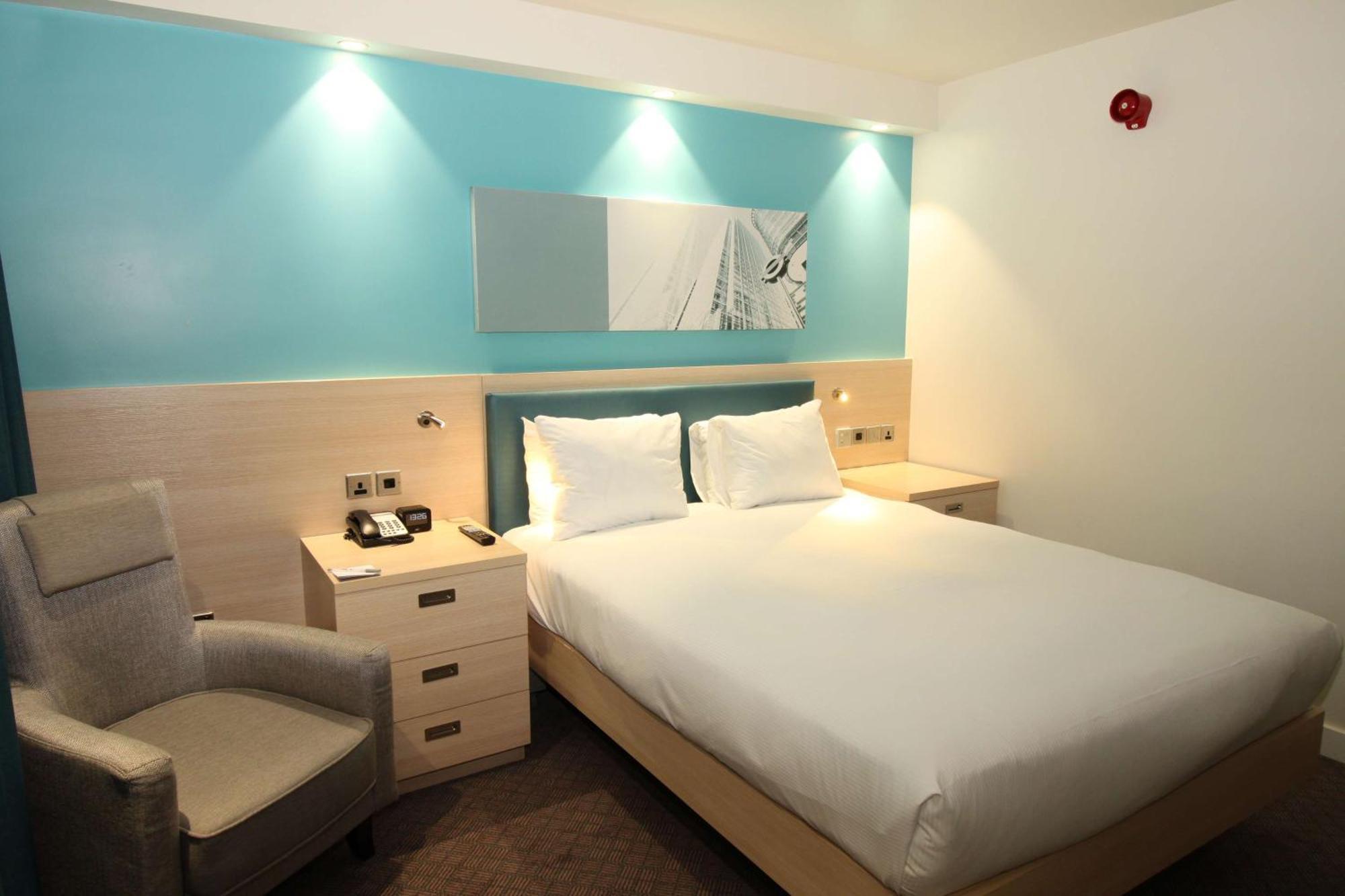 Queen Room Accessible