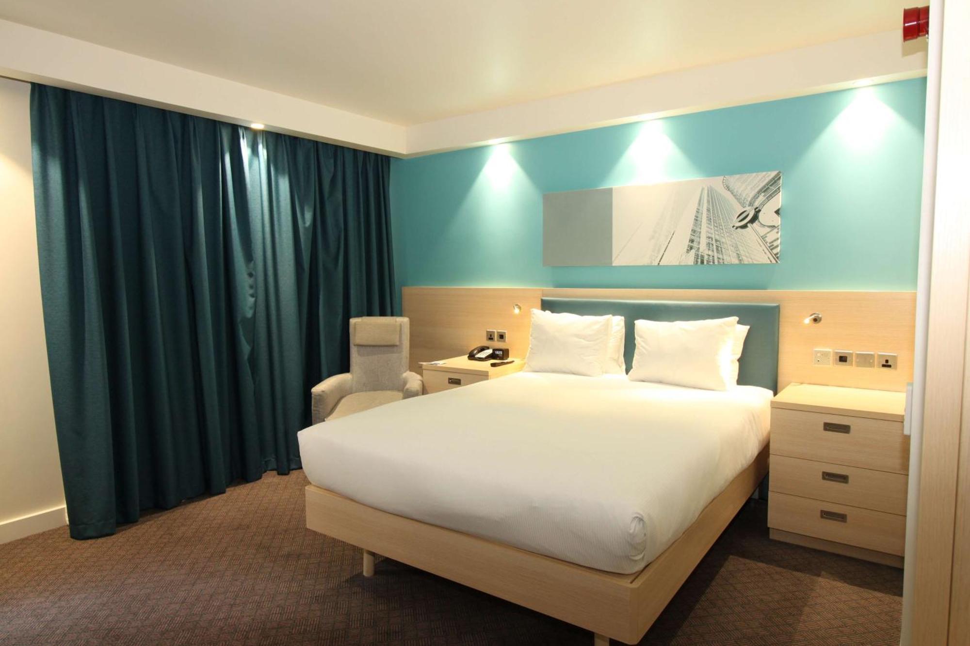 Queen Room Accessible
