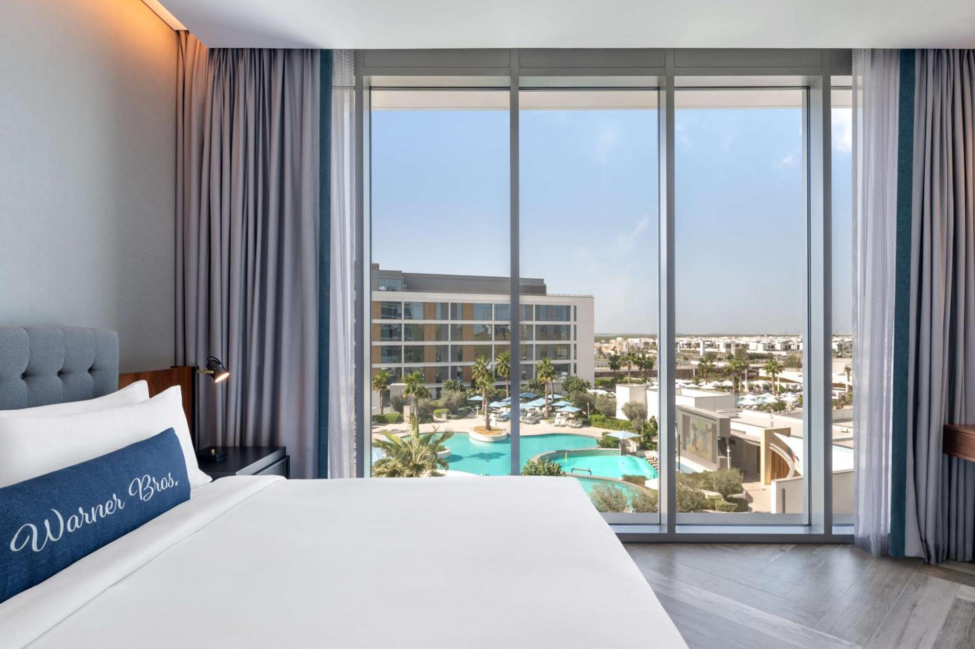 Artist King Room Pool View Theme Park Access