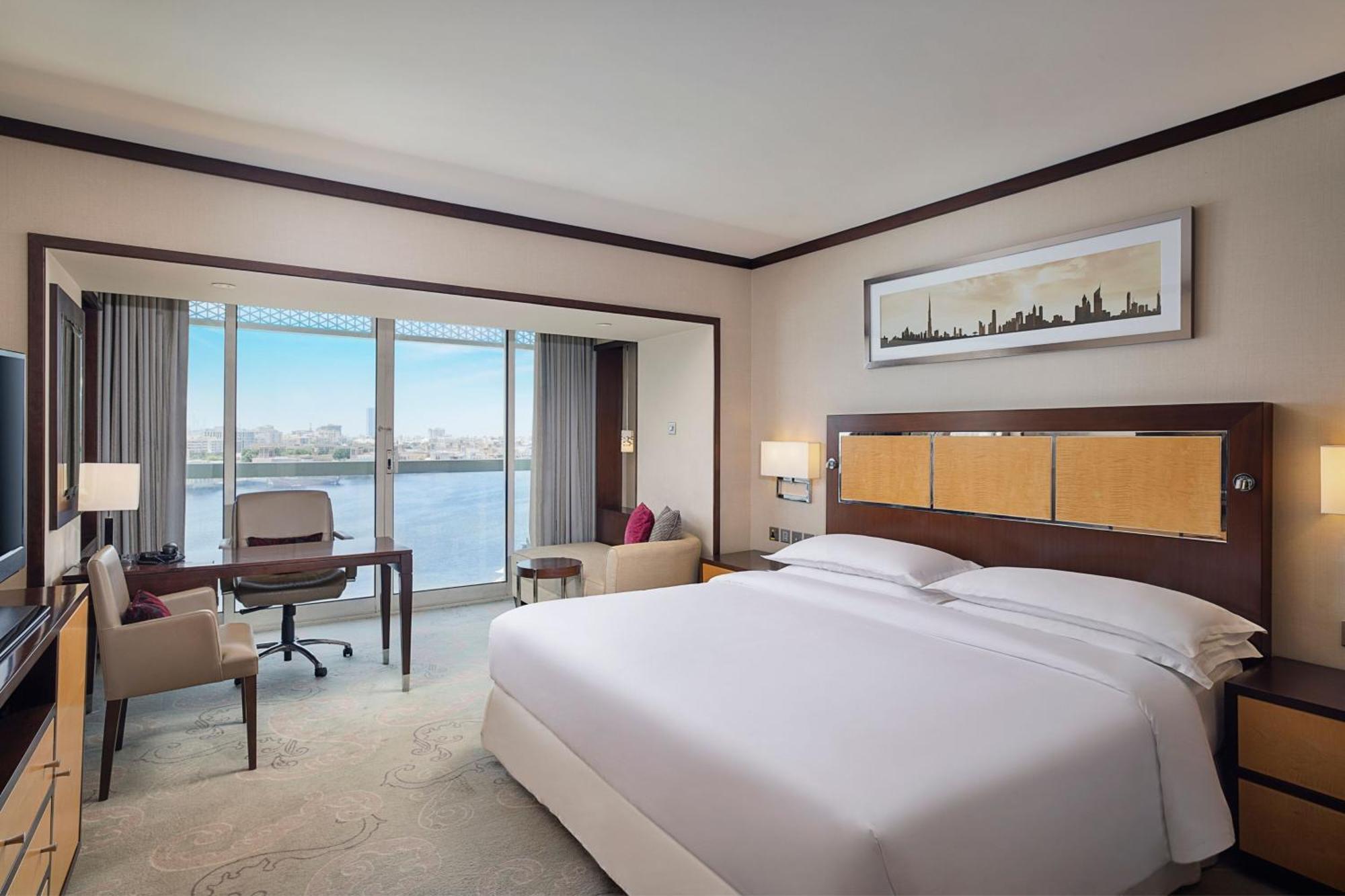 Deluxe Room Guest room 1 King Creek view