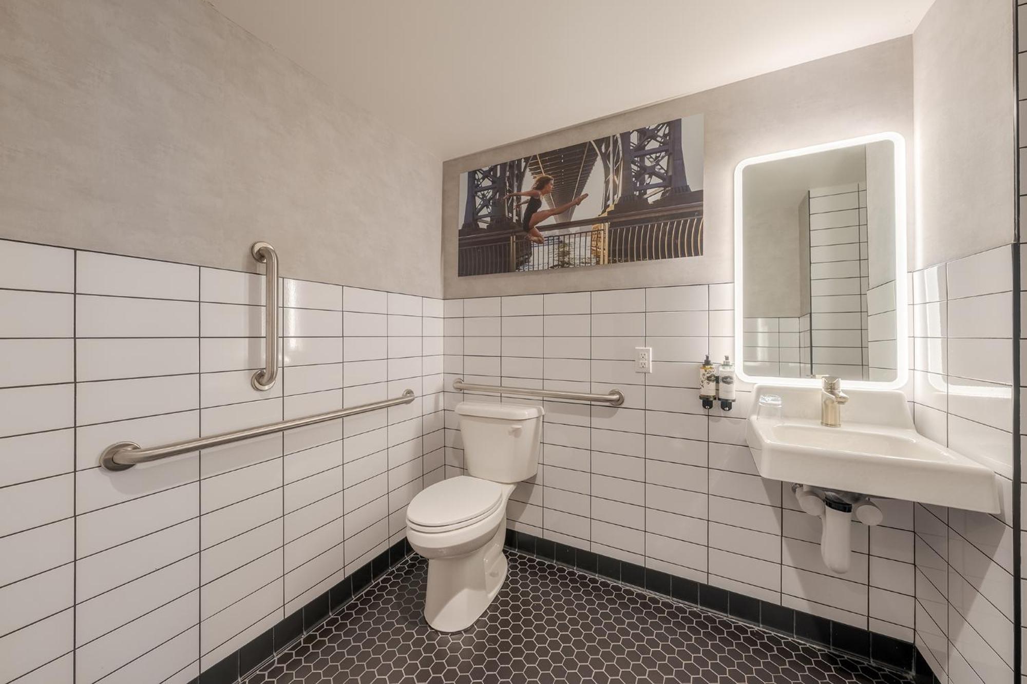 Chambre Confort - Accessible au Personnes à Mobilité Réduite