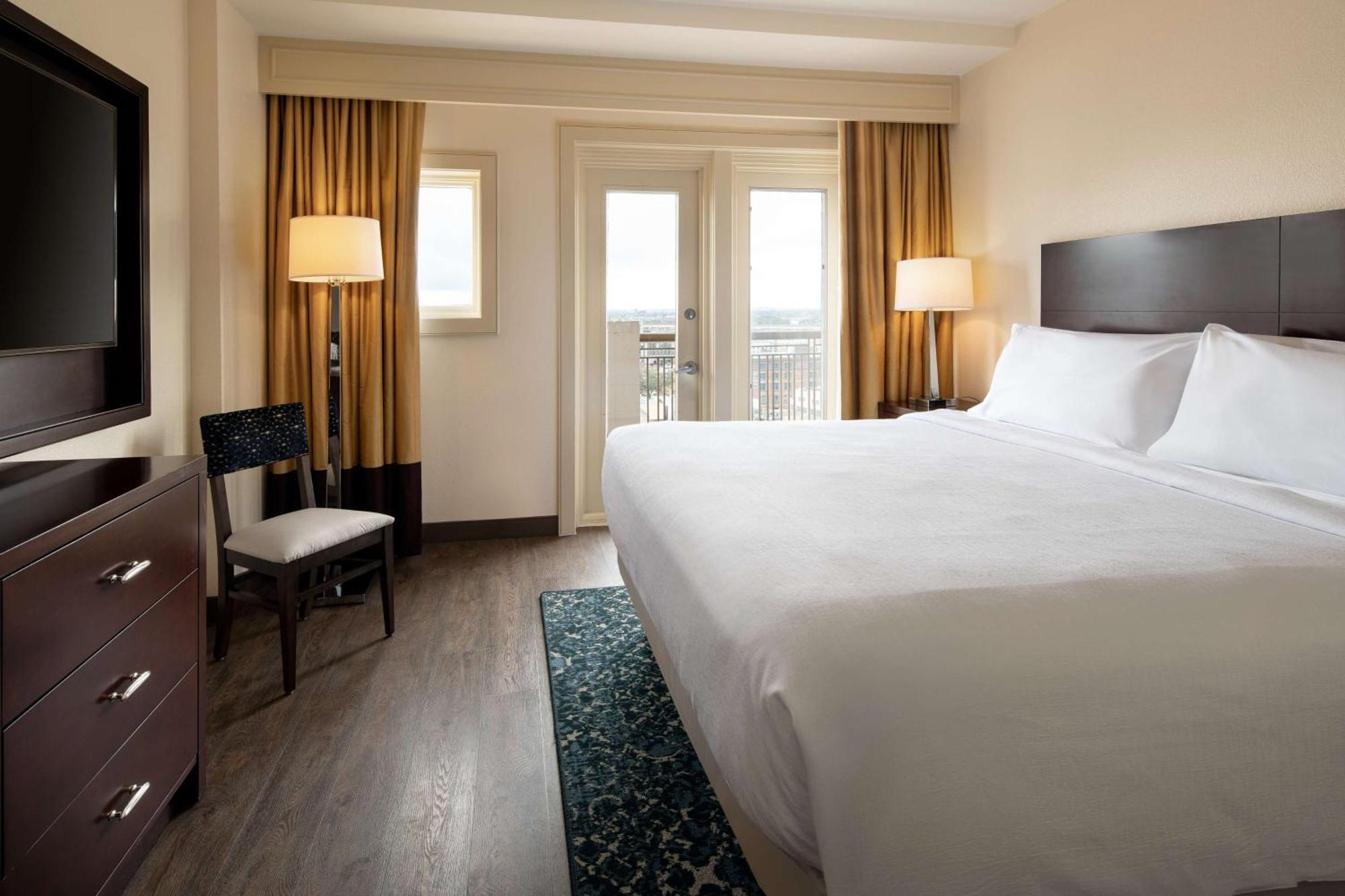One-Bedroom King Suite - Non-Smoking,1557457267:JPEG