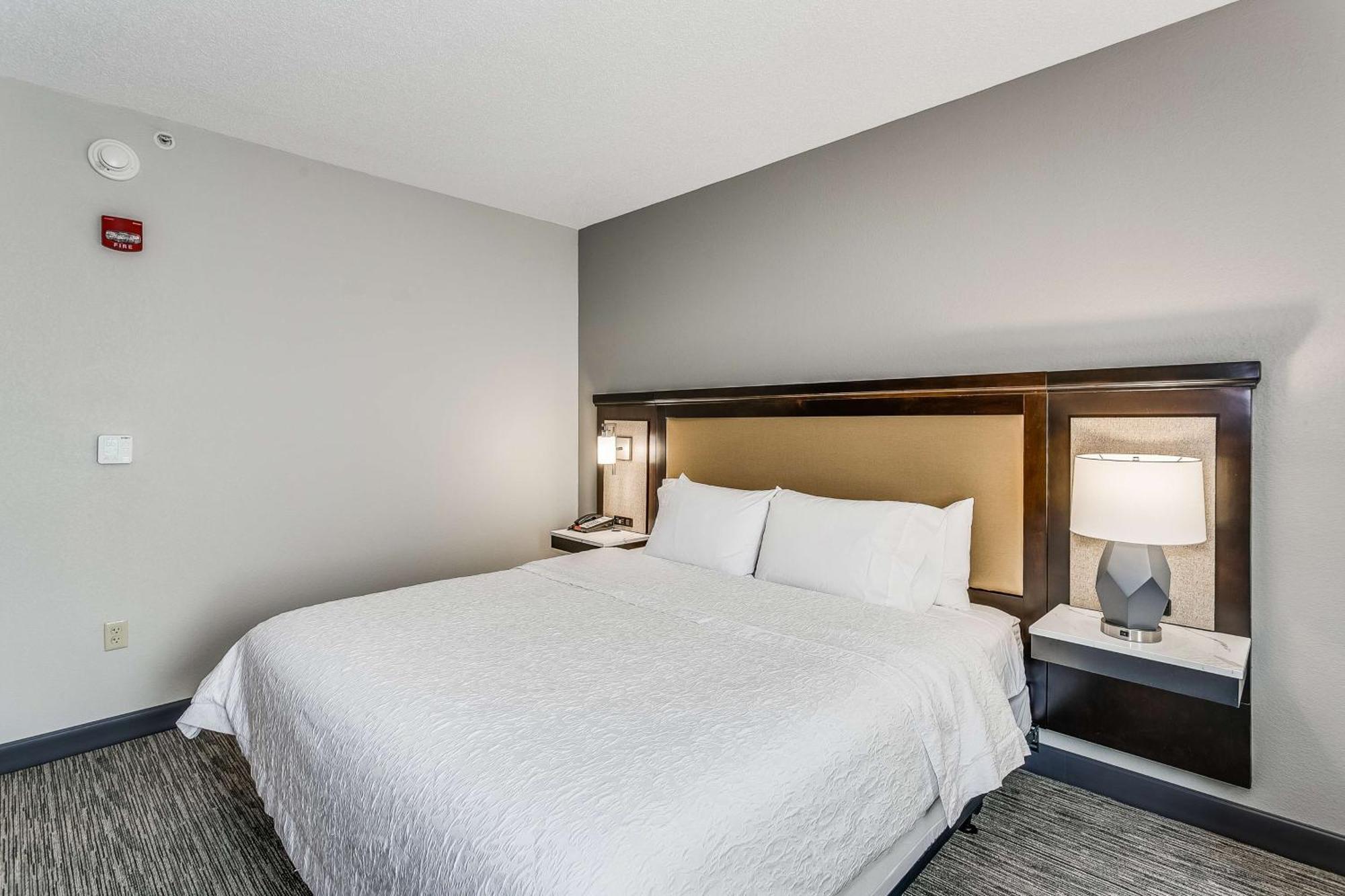 King Room with Accessible Tub - Mobility and Hearing Access/Non-Smoking,1557867904:JPEG