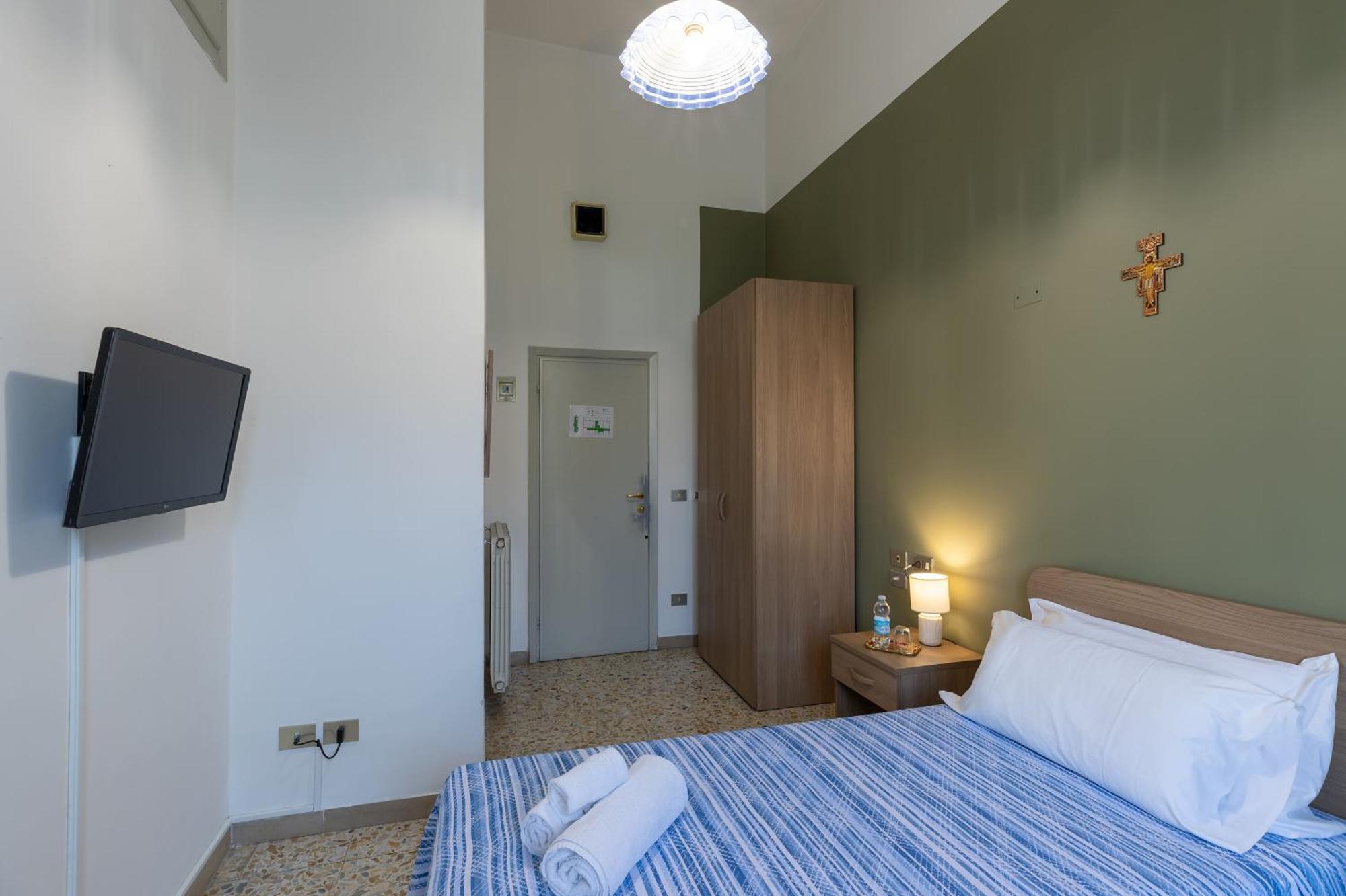 Standard Single Room Shower