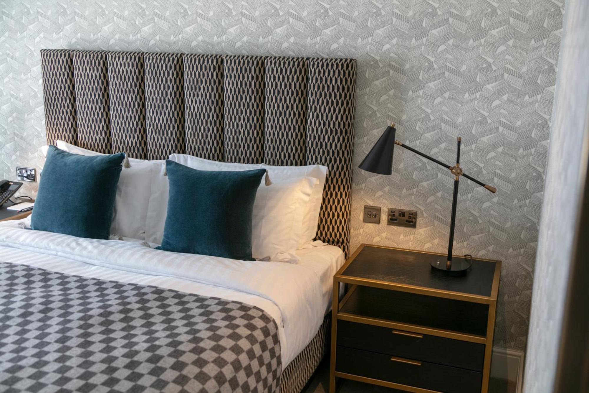 Deluxe Double Room Bath