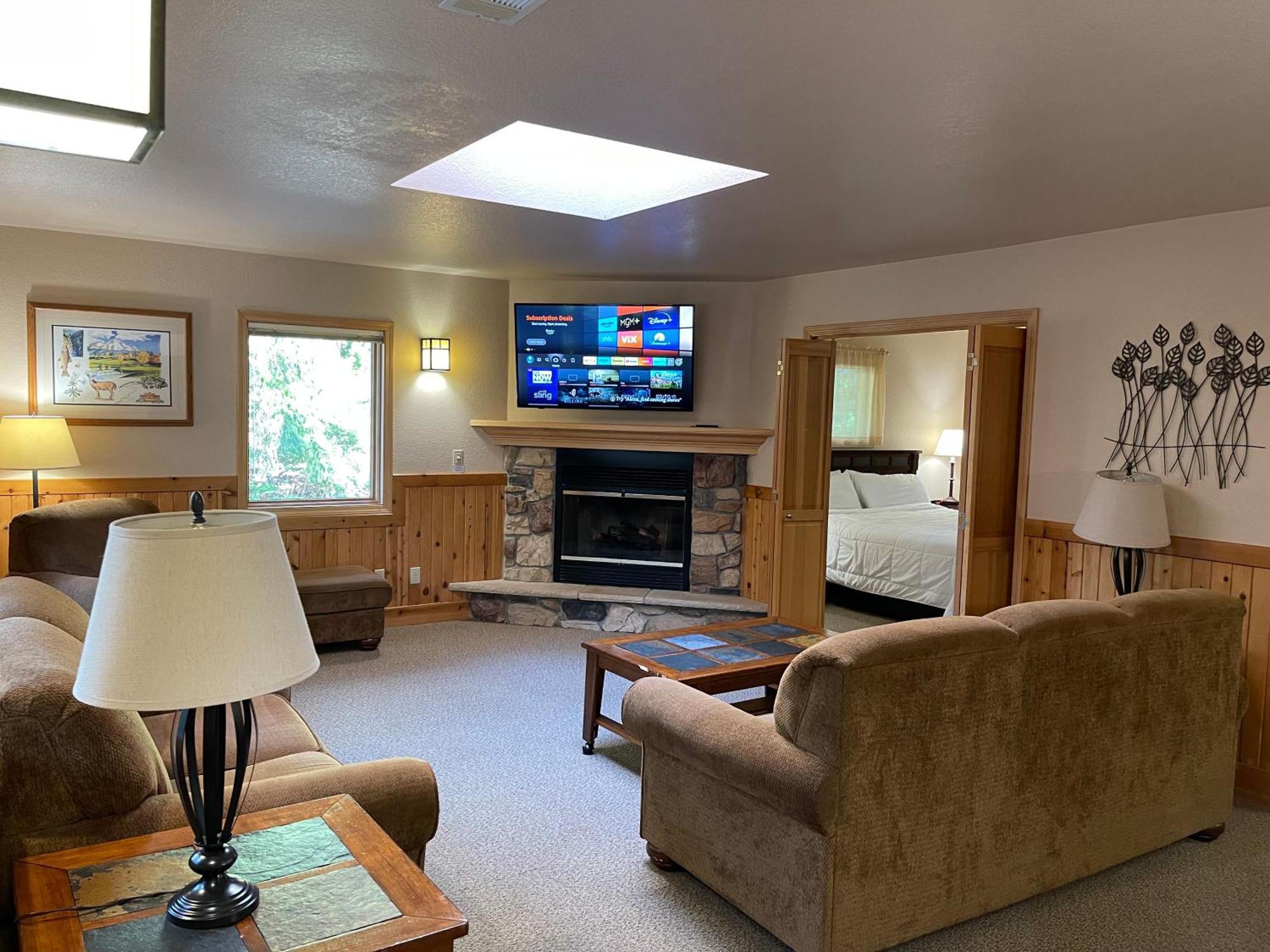 Deluxe One-Bedroom Chalet Lake View