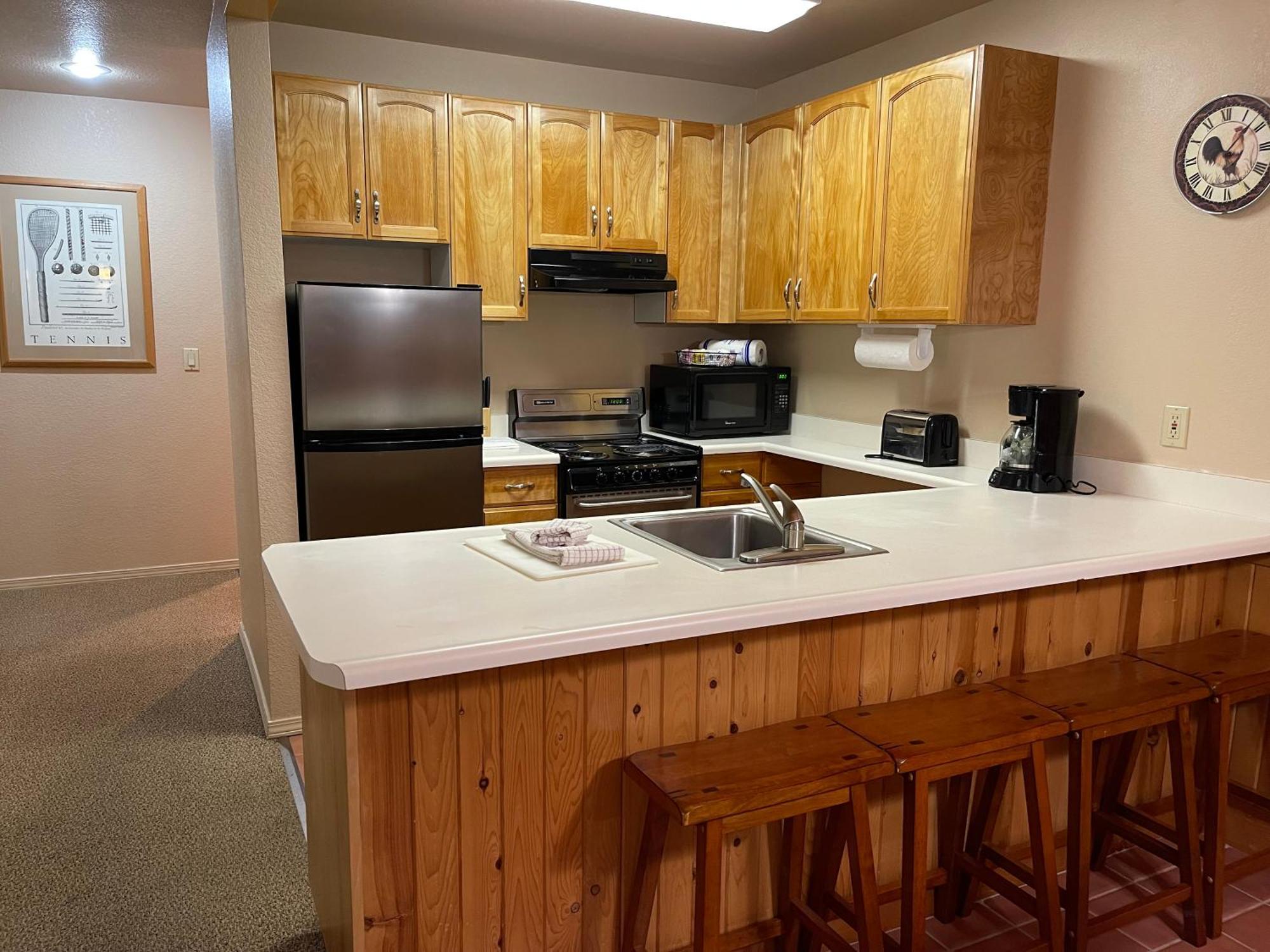 Deluxe One-Bedroom Chalet Lake View