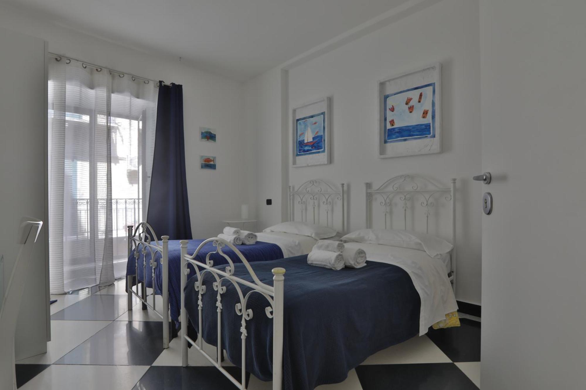 Standard Twin Room Private External Bathroom