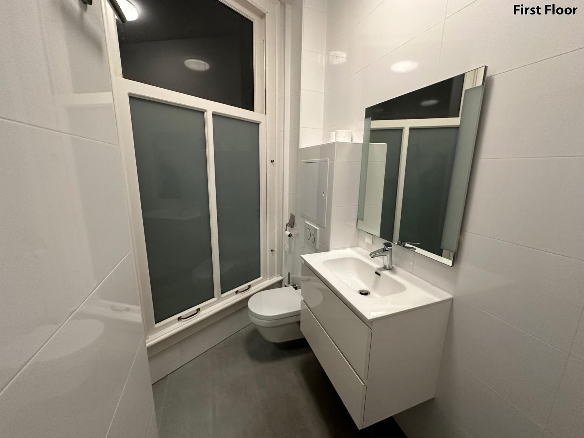 Deluxe Double Room Shower
