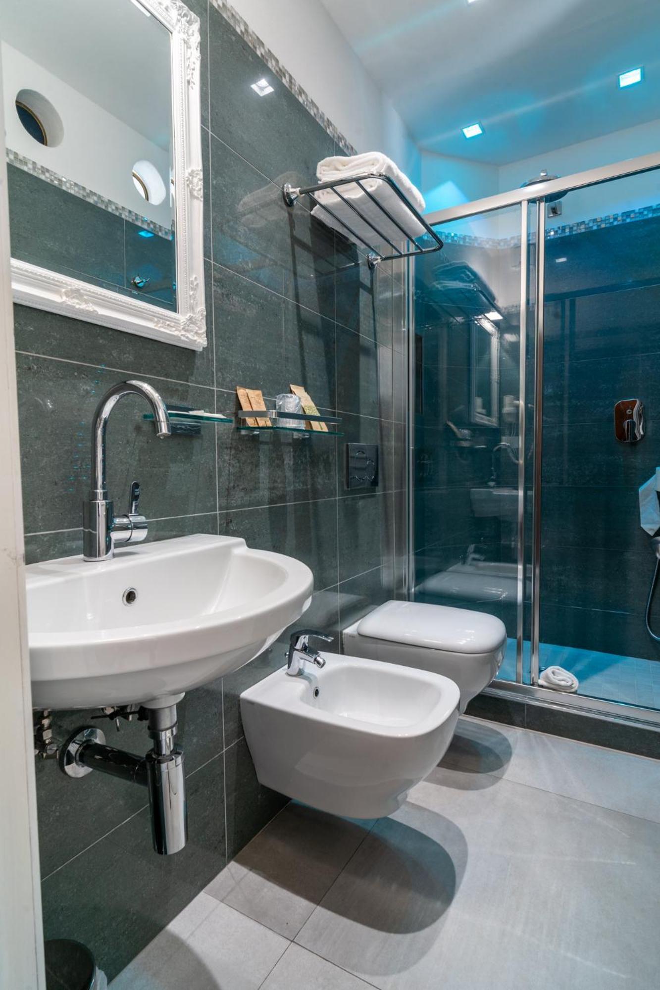 Double or Twin Room Private Bathroom