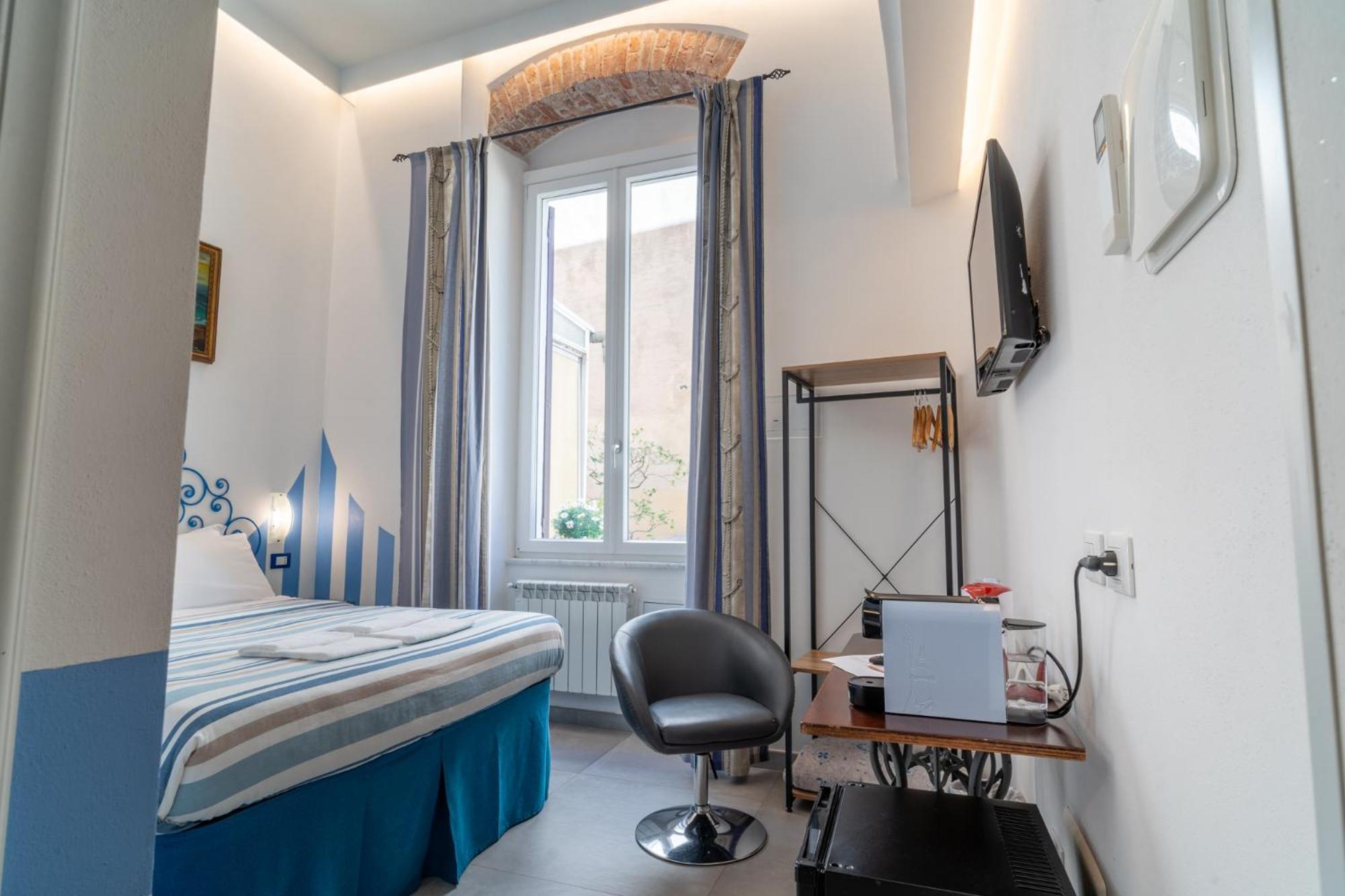 Double or Twin Room Private Bathroom