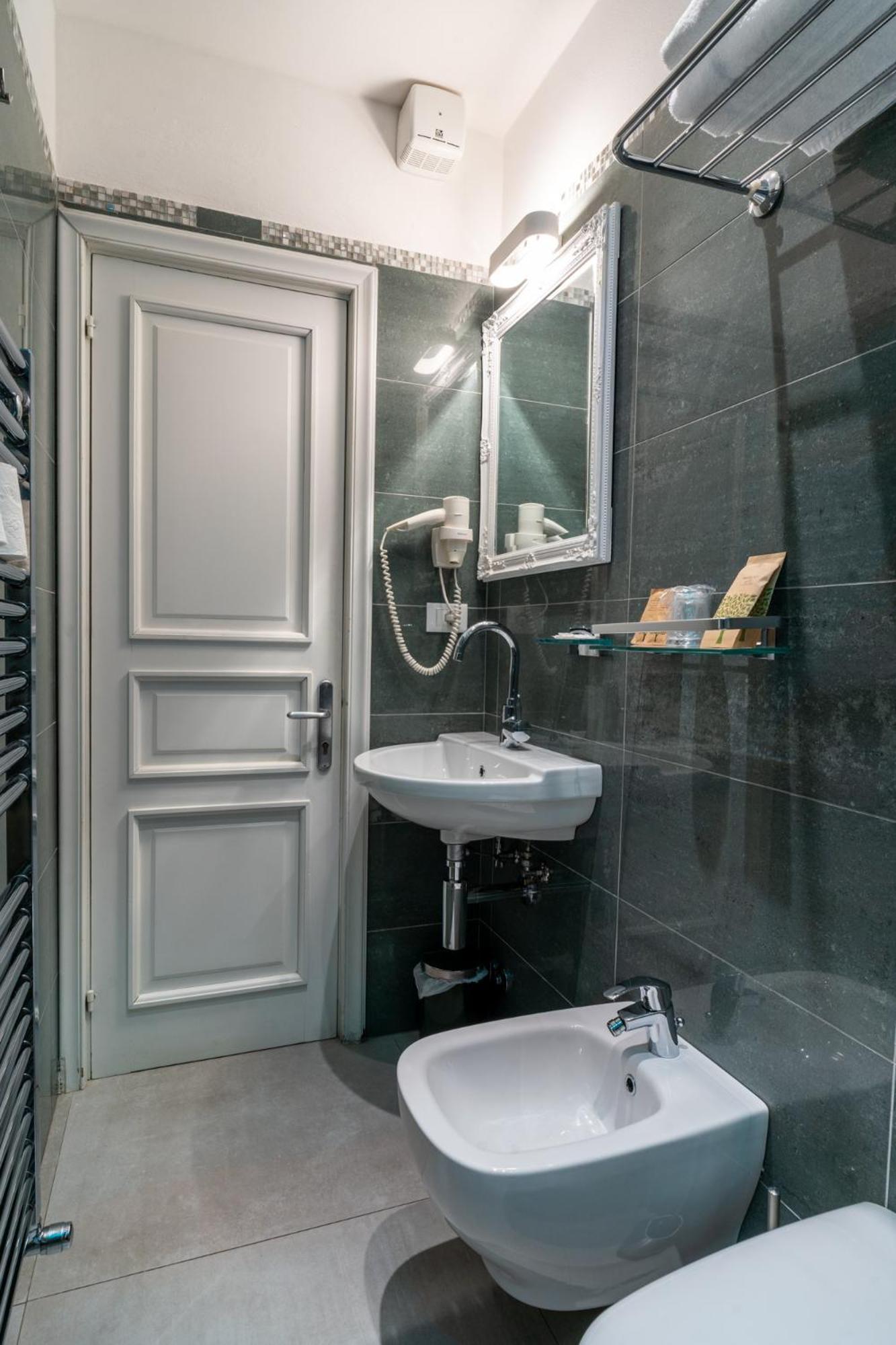 Double or Twin Room Private Bathroom