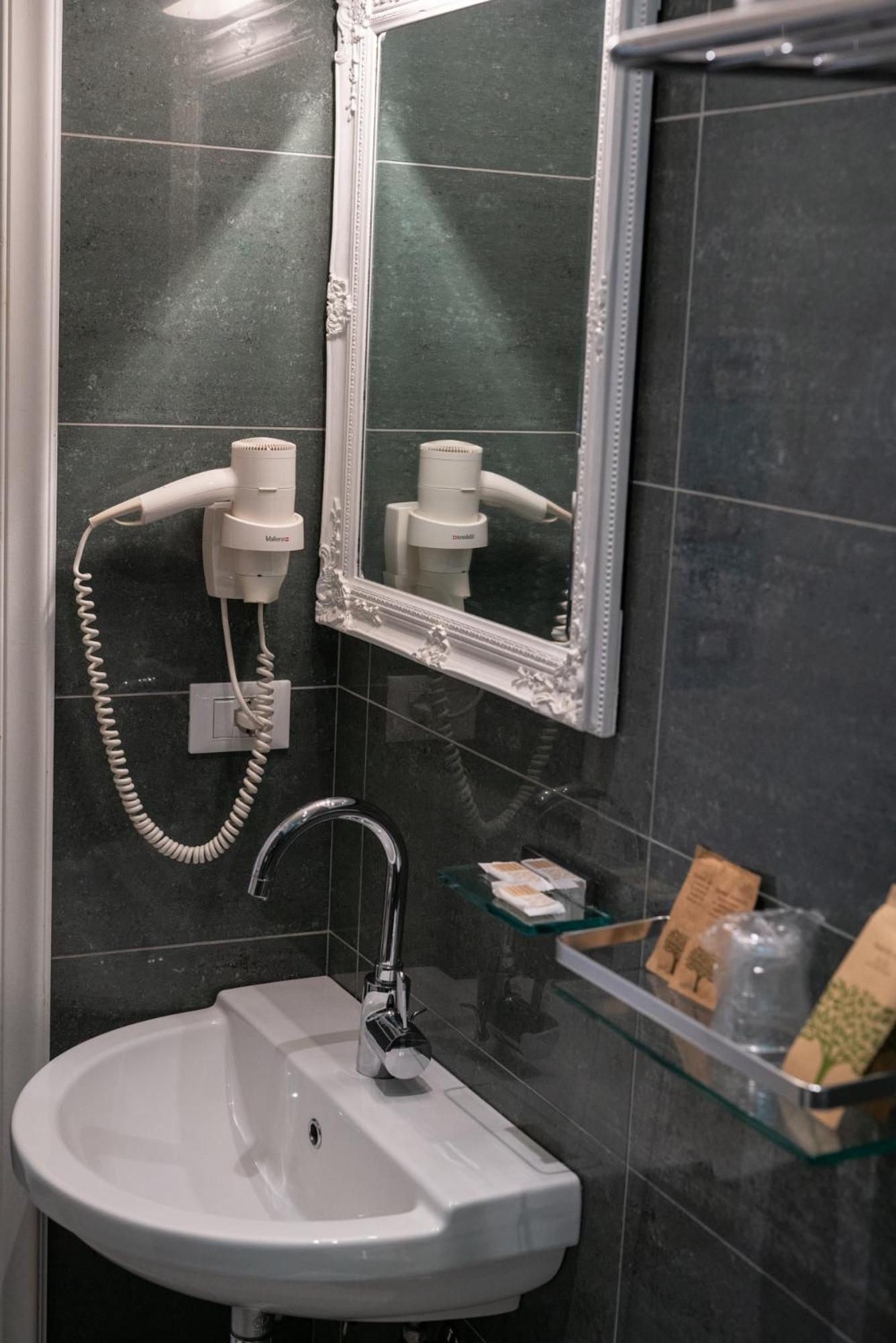Double or Twin Room Private Bathroom