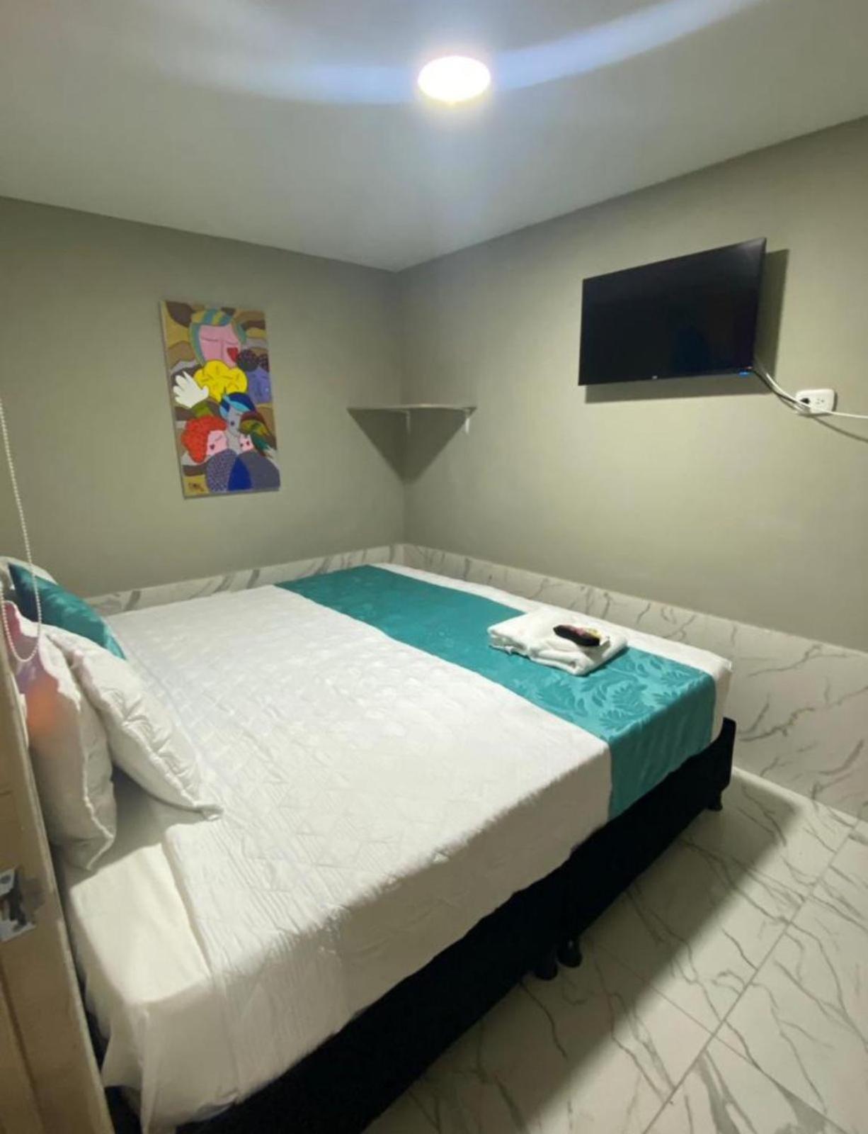 Deluxe Room,1575215534:JPEG