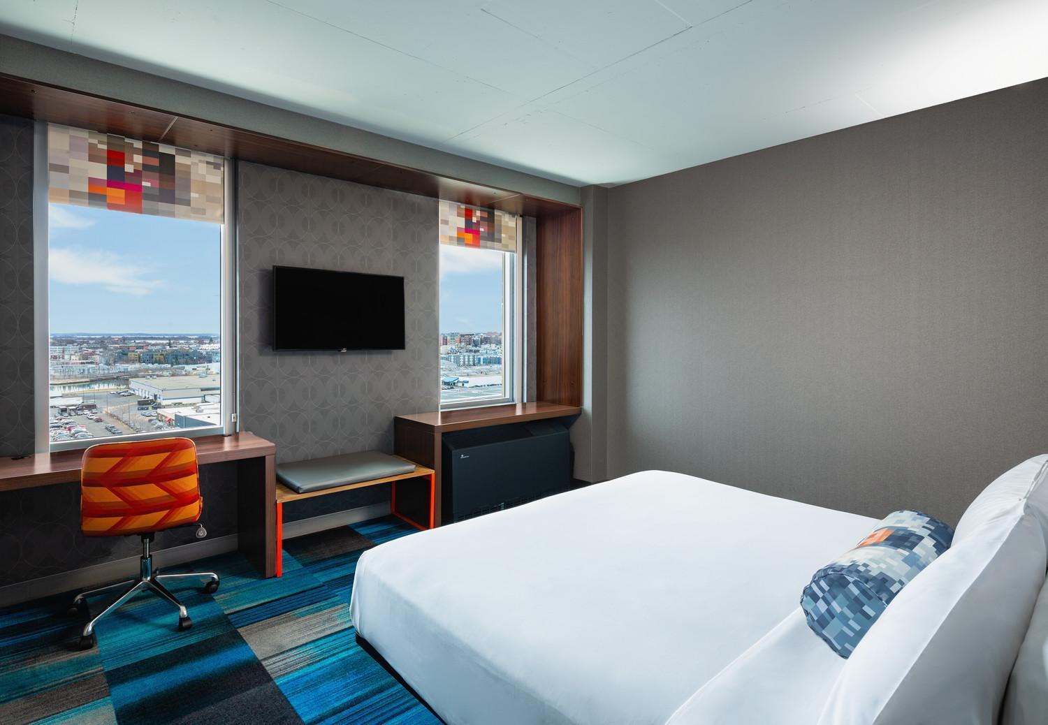 Aloft King Guest room 1 King