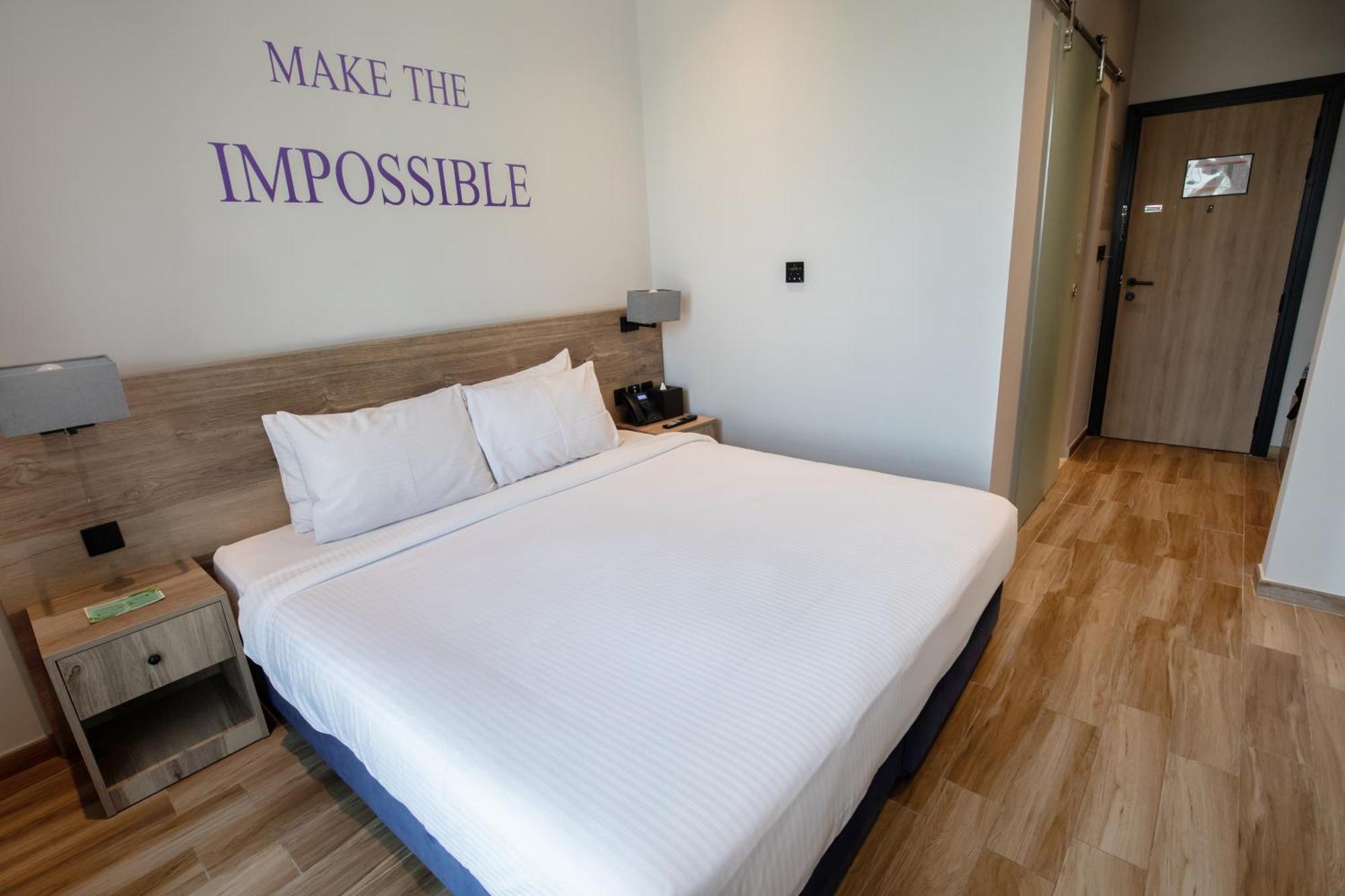 Deluxe King Room City View