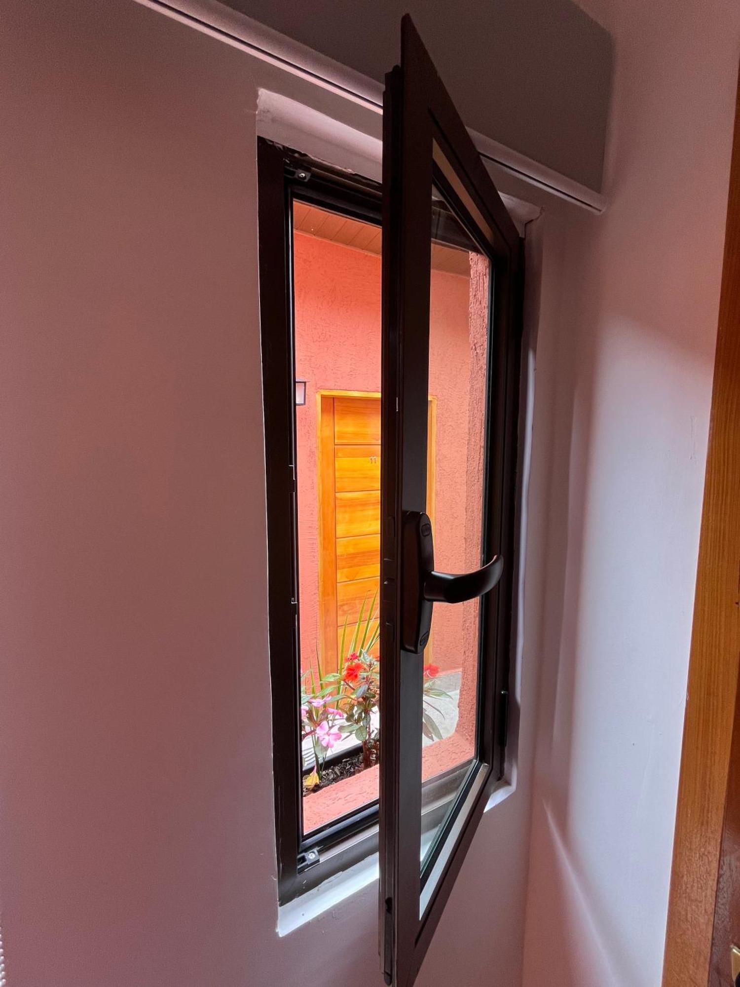 Single Room Private Bathroom