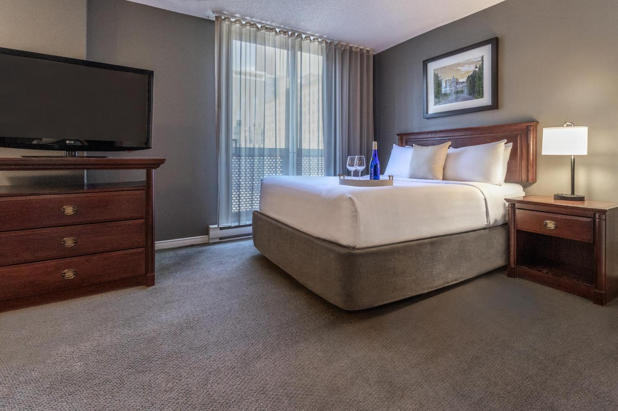 Studio One Queen Bed