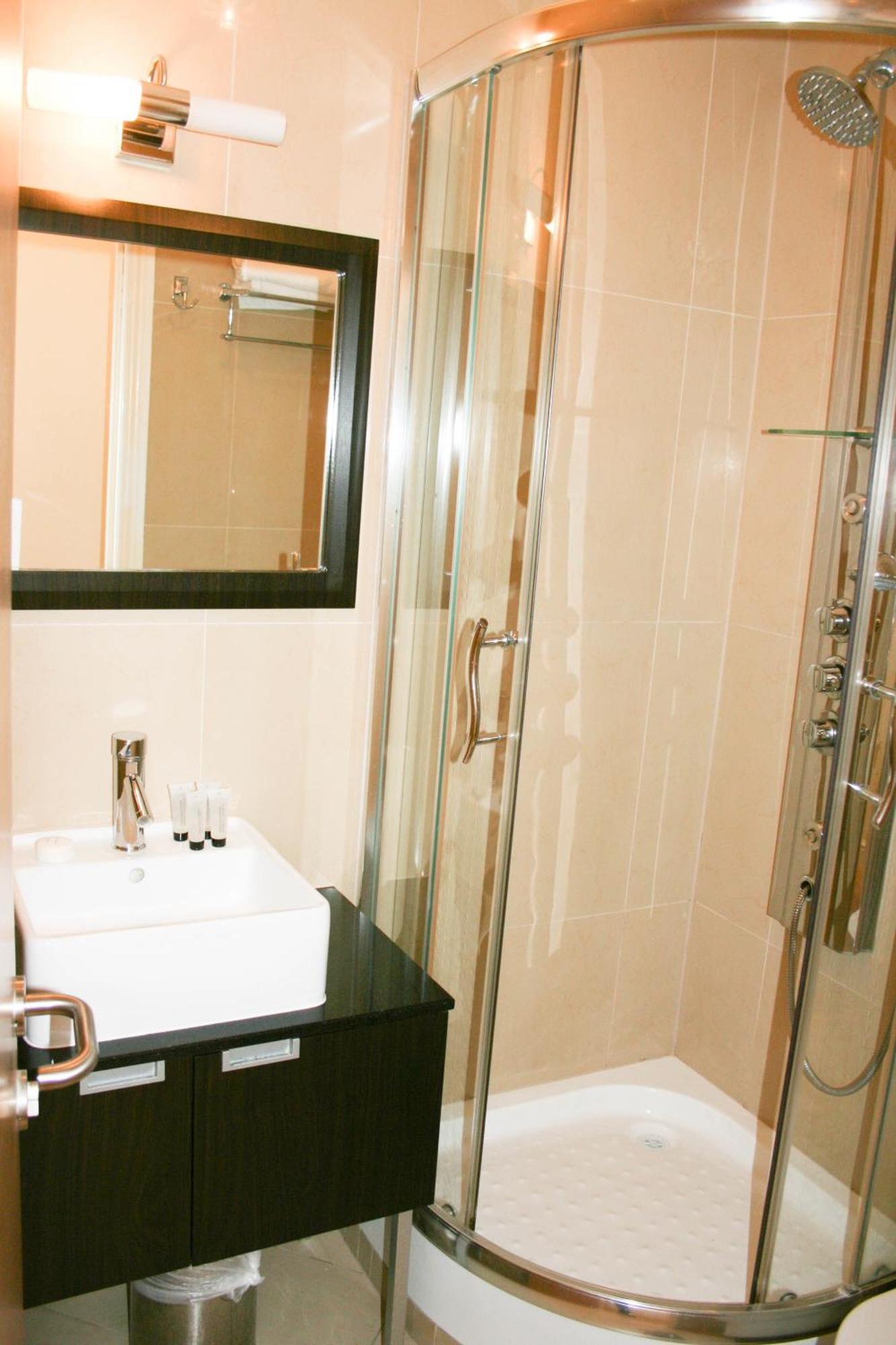 Quarto Econômico com 2 Camas de Solteiro
