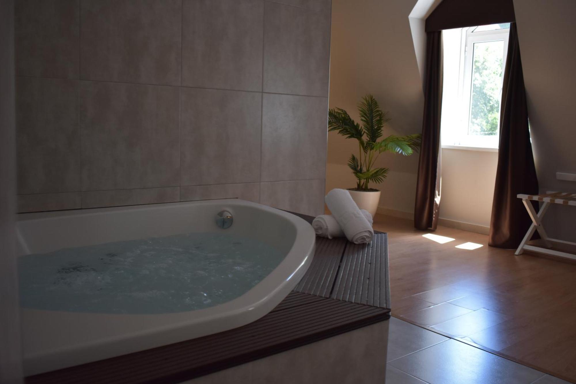 Suite Spa Bath