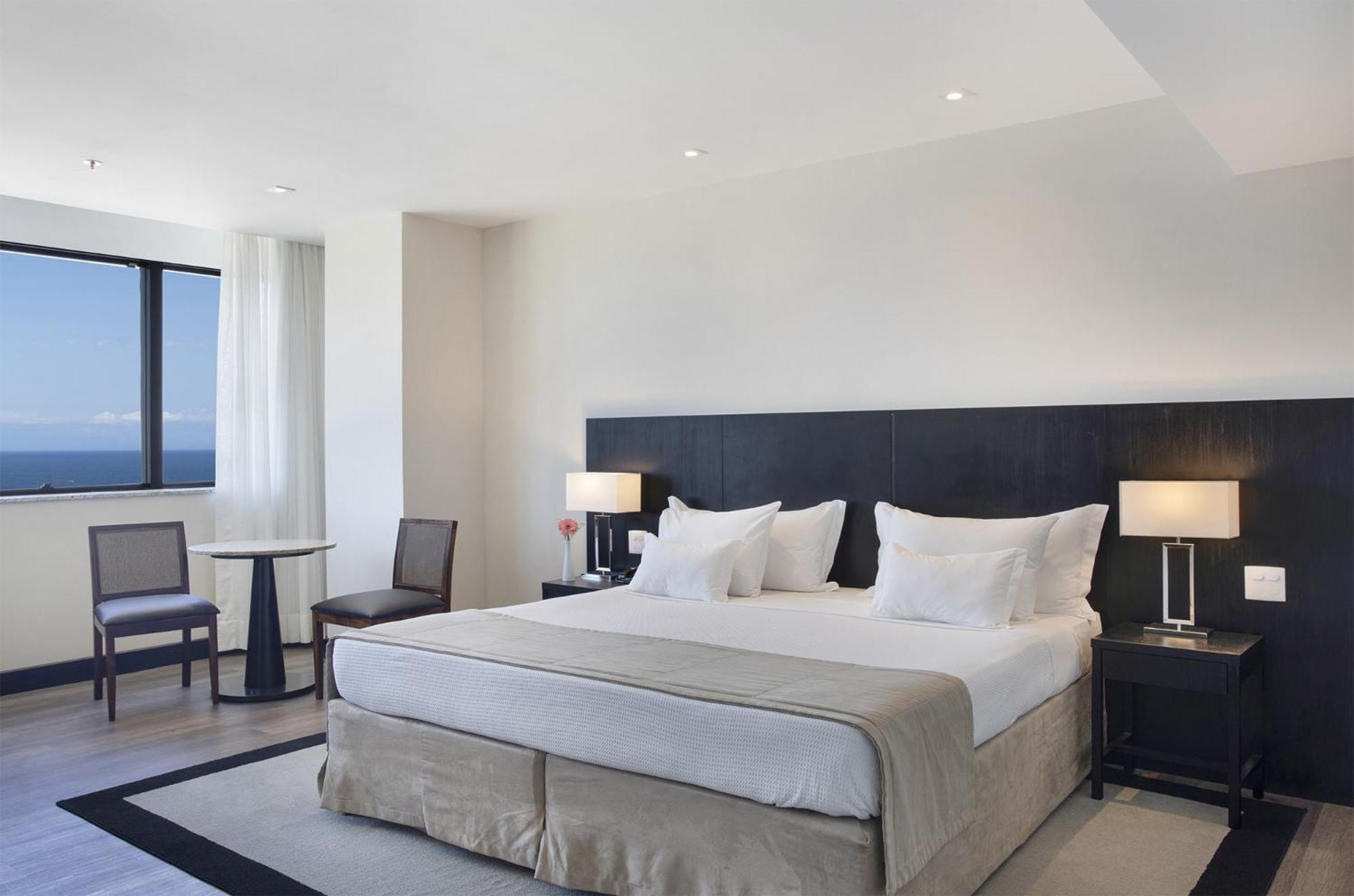 Executive Suite,1710089960:JPEG