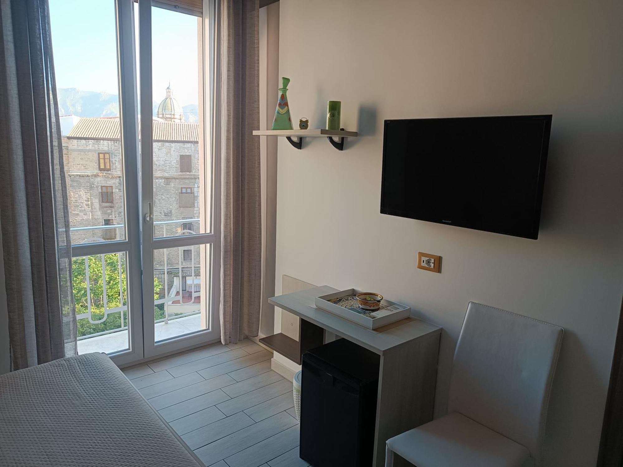 Deluxe Double Room Balcony City View