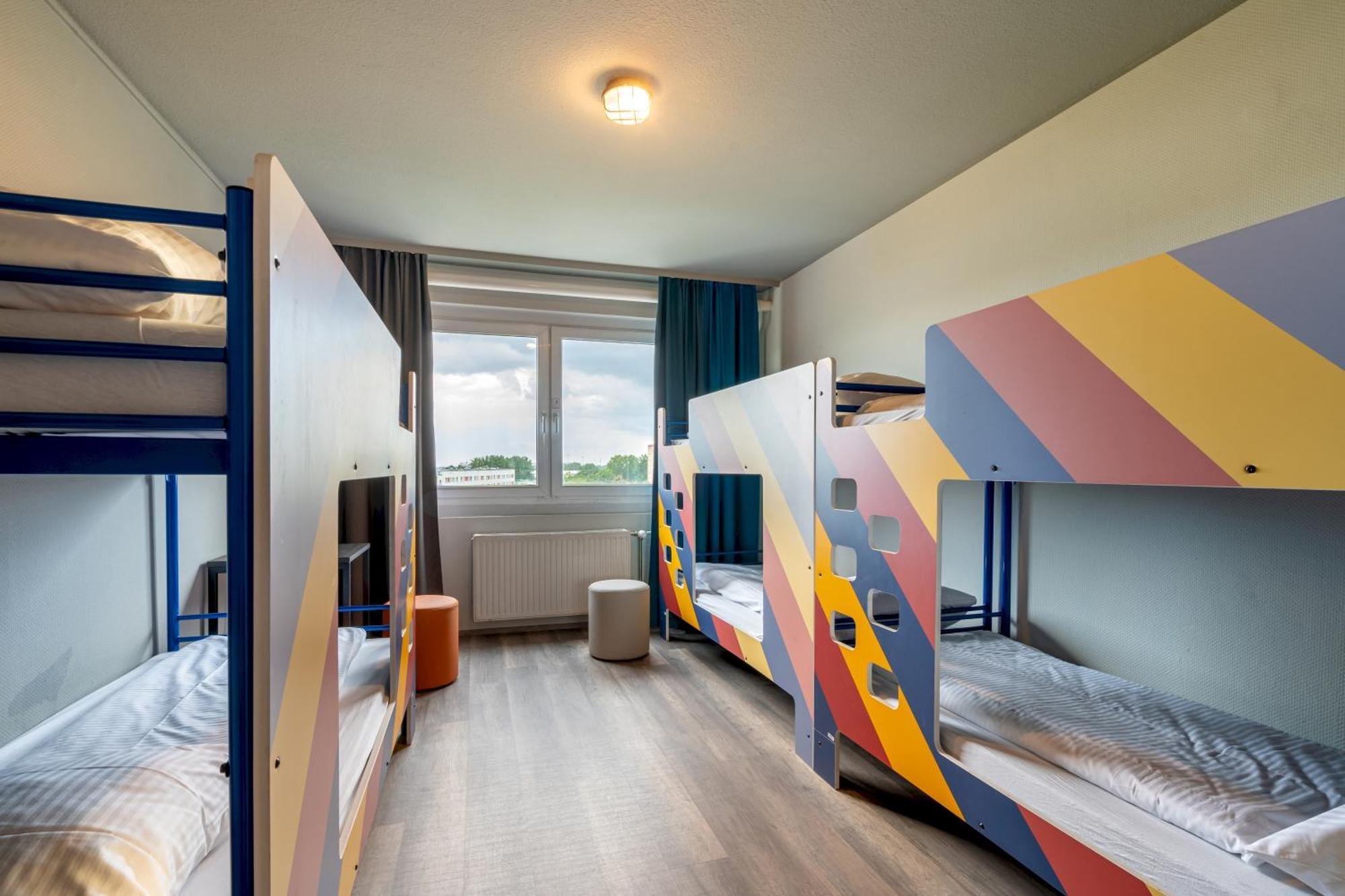 Bed 6-Bed Dormitory Room