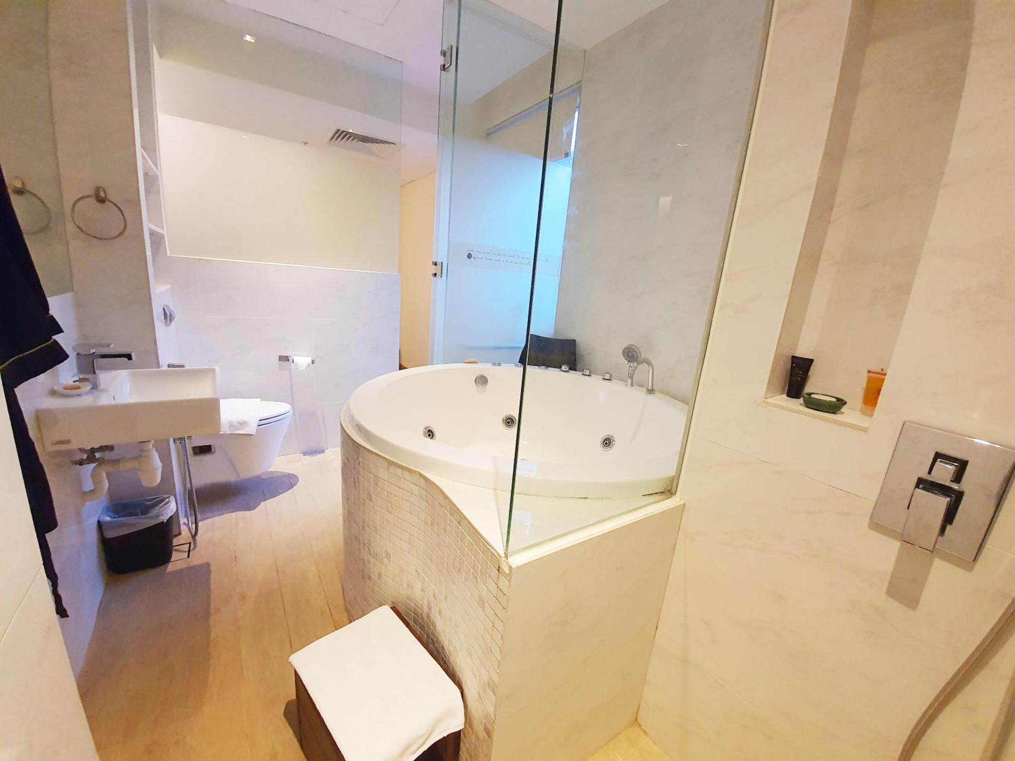 Double Room Hot Tub Indoor