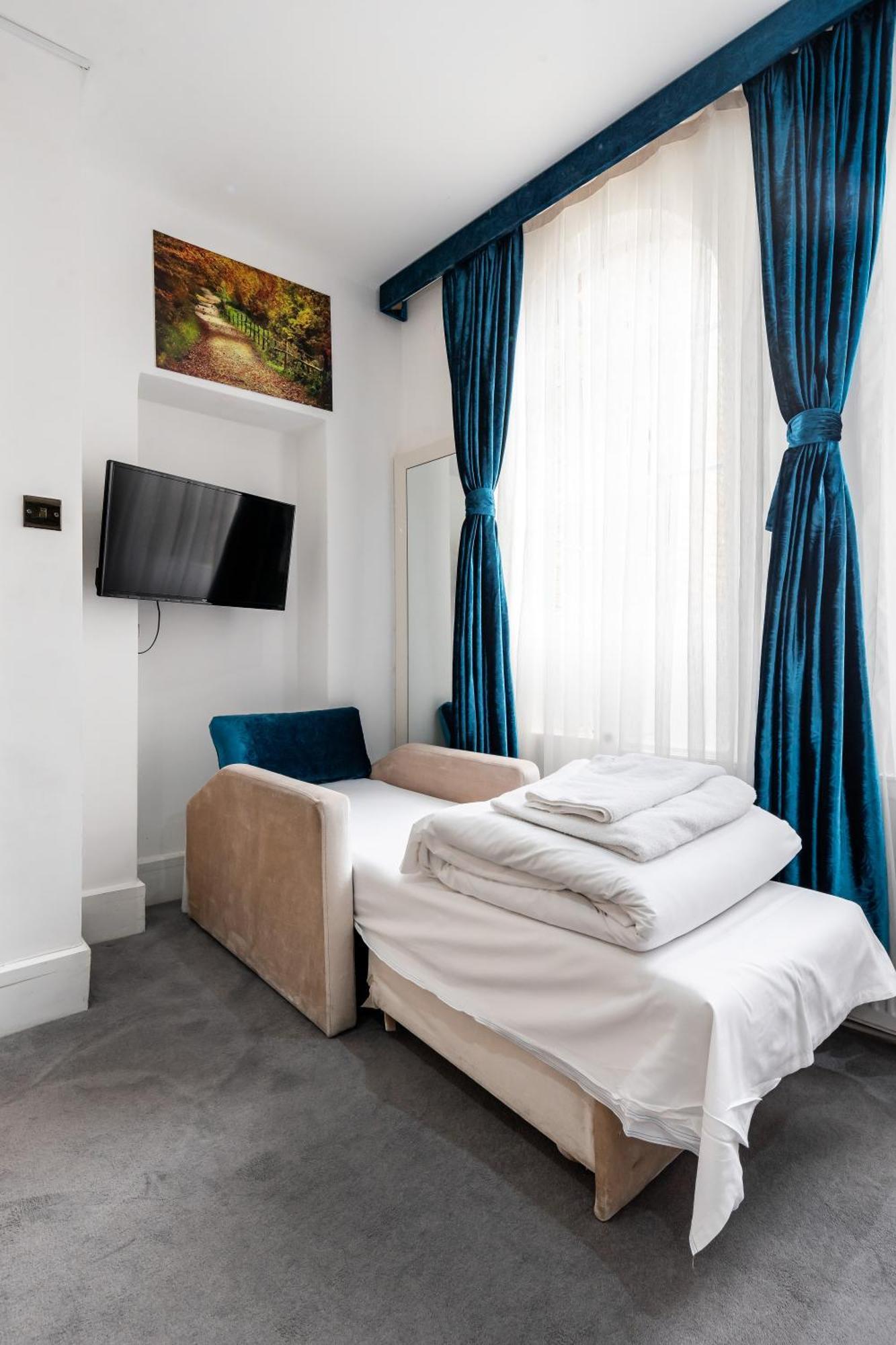 Comfort Triple Room