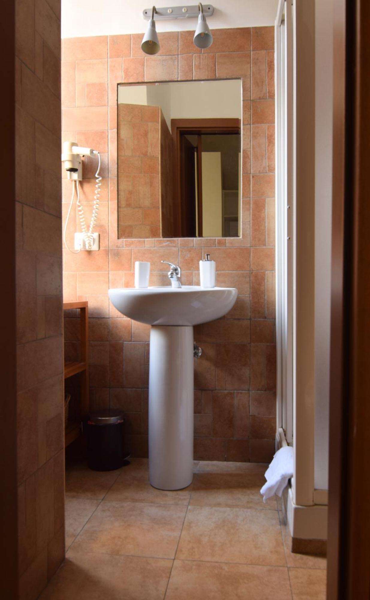 Single Room Bathroom