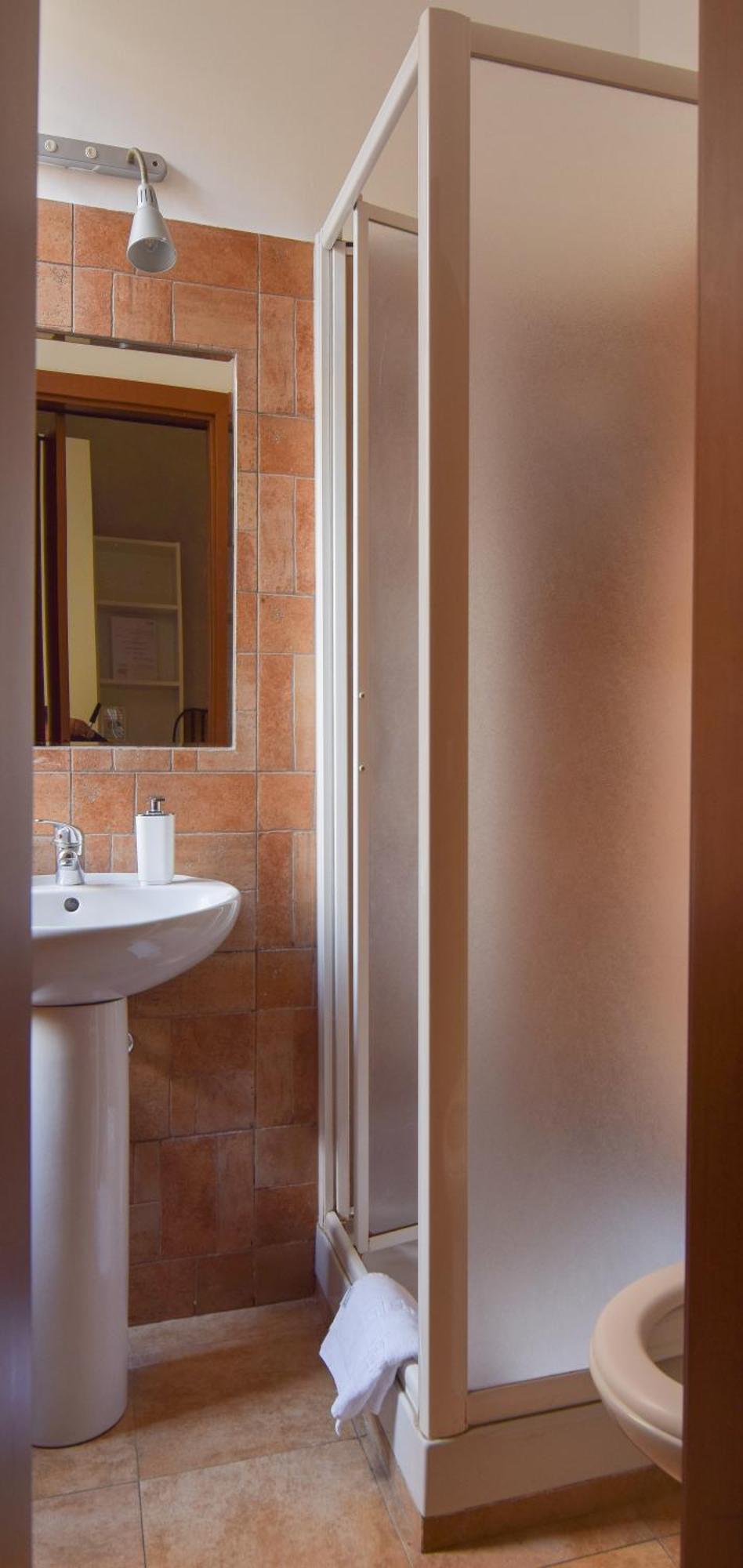 Single Room Bathroom
