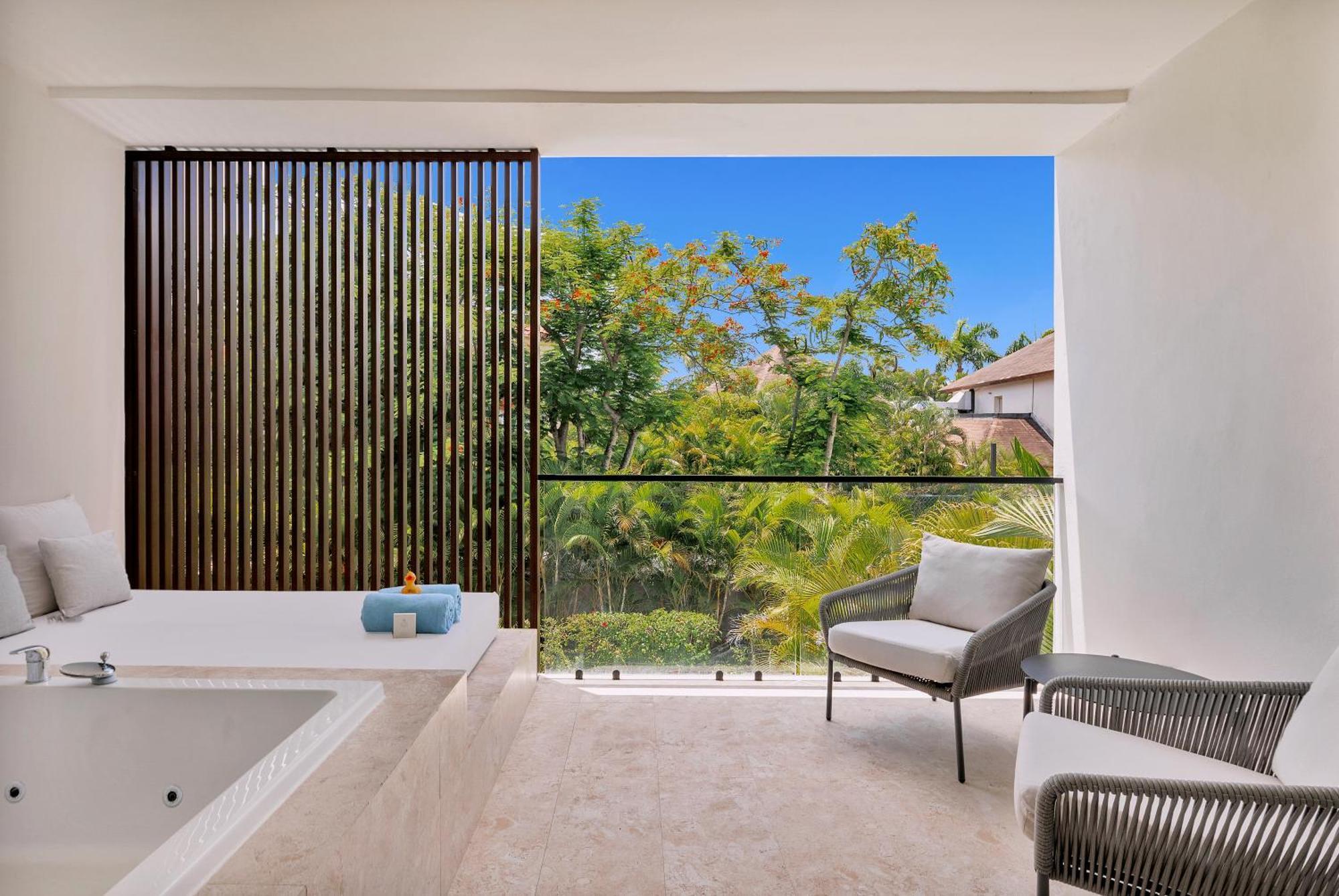 Junior Suite Garden View 1 King