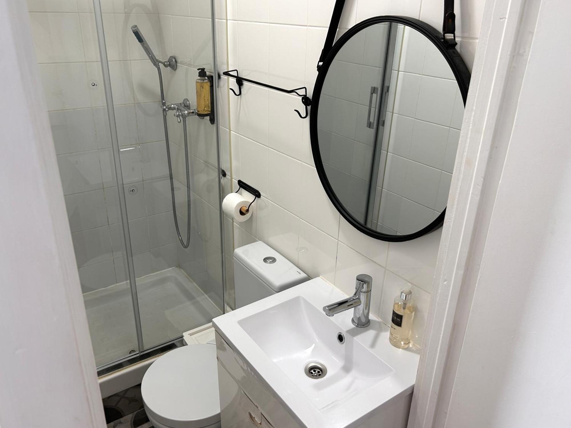 Twin Room Private Bathroom 3rd floor