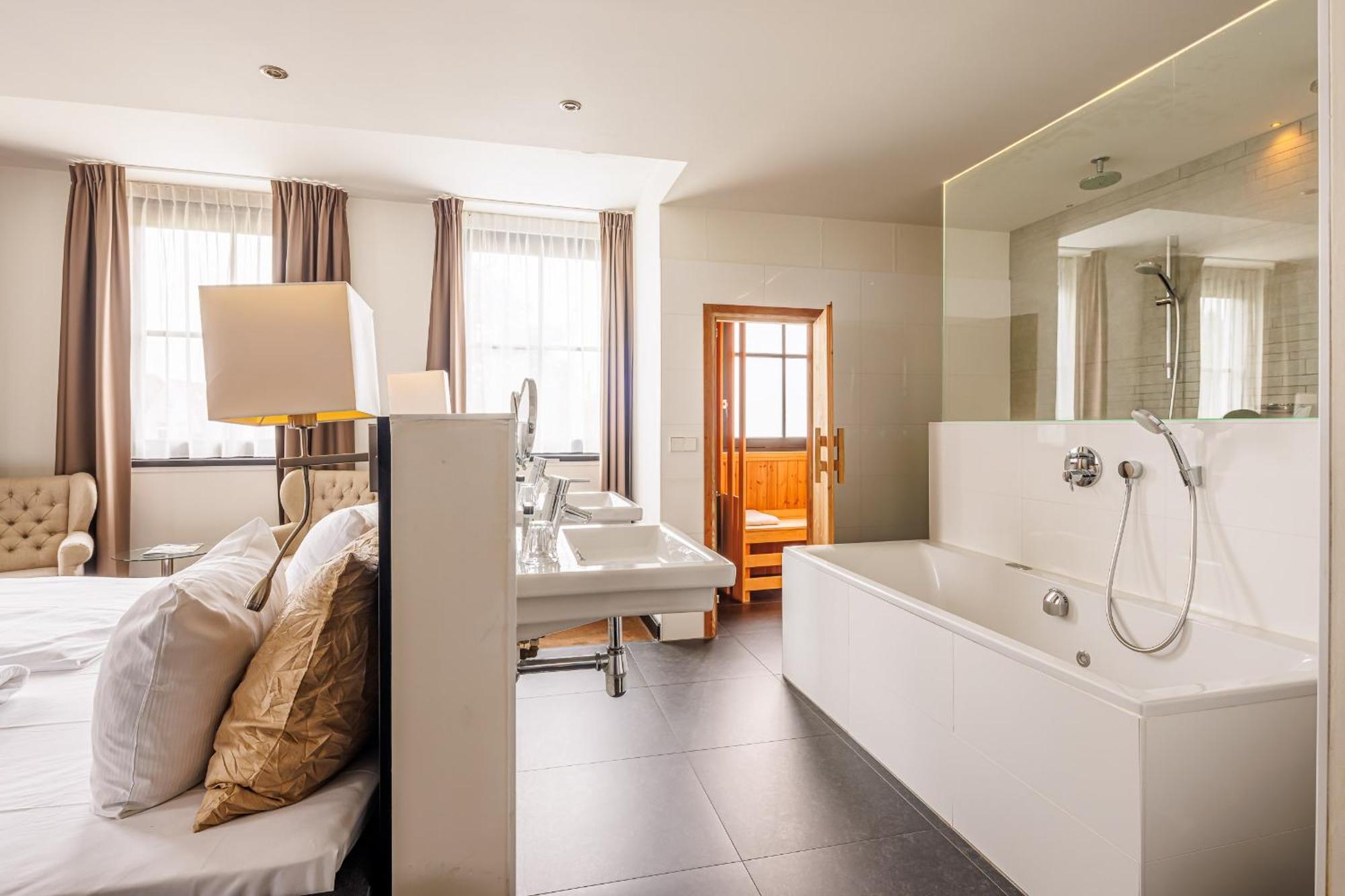 Executive Room,1592878333:JPEG