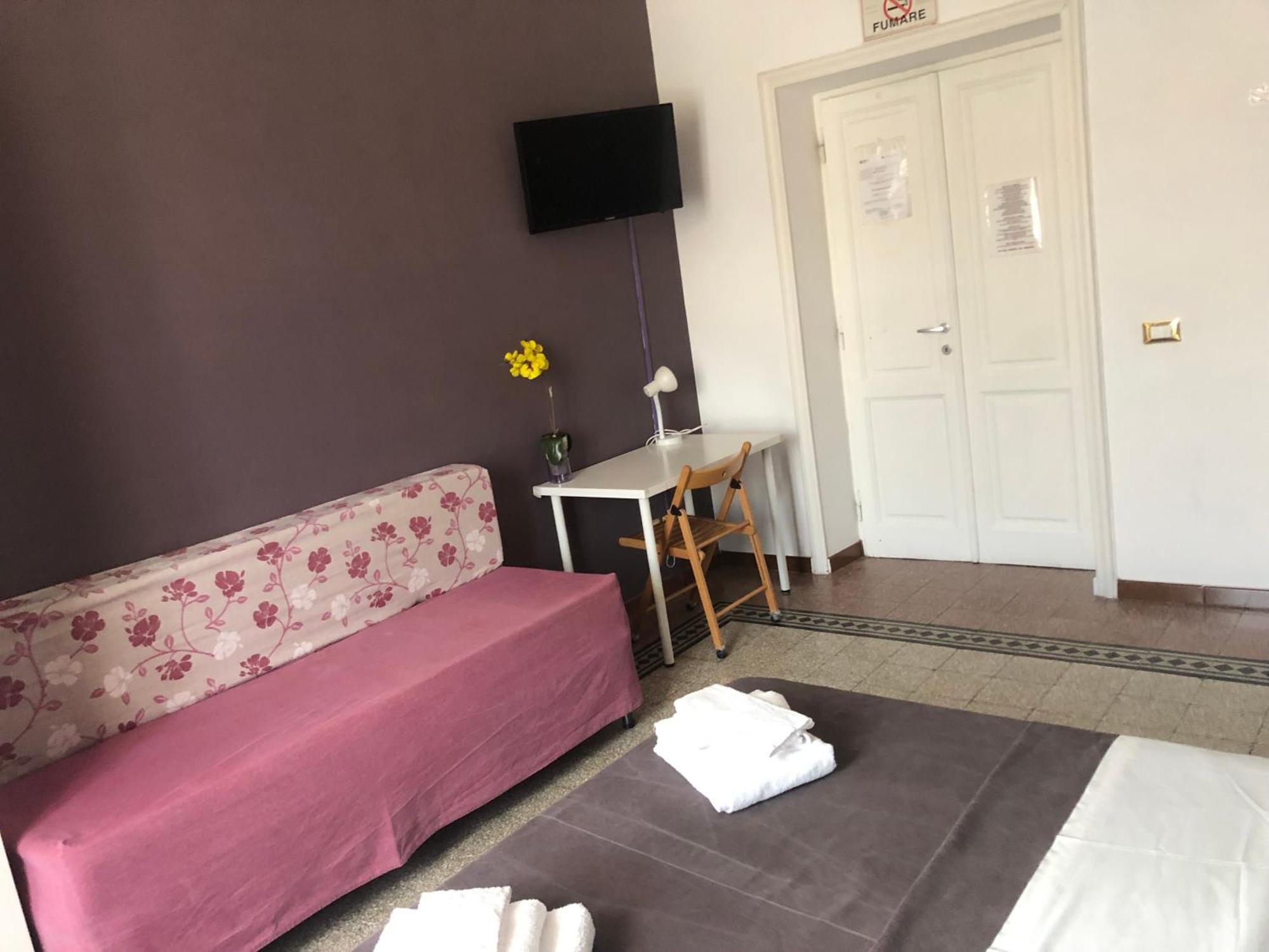 Double Room Private External Bathroom,1592901397:JPEG